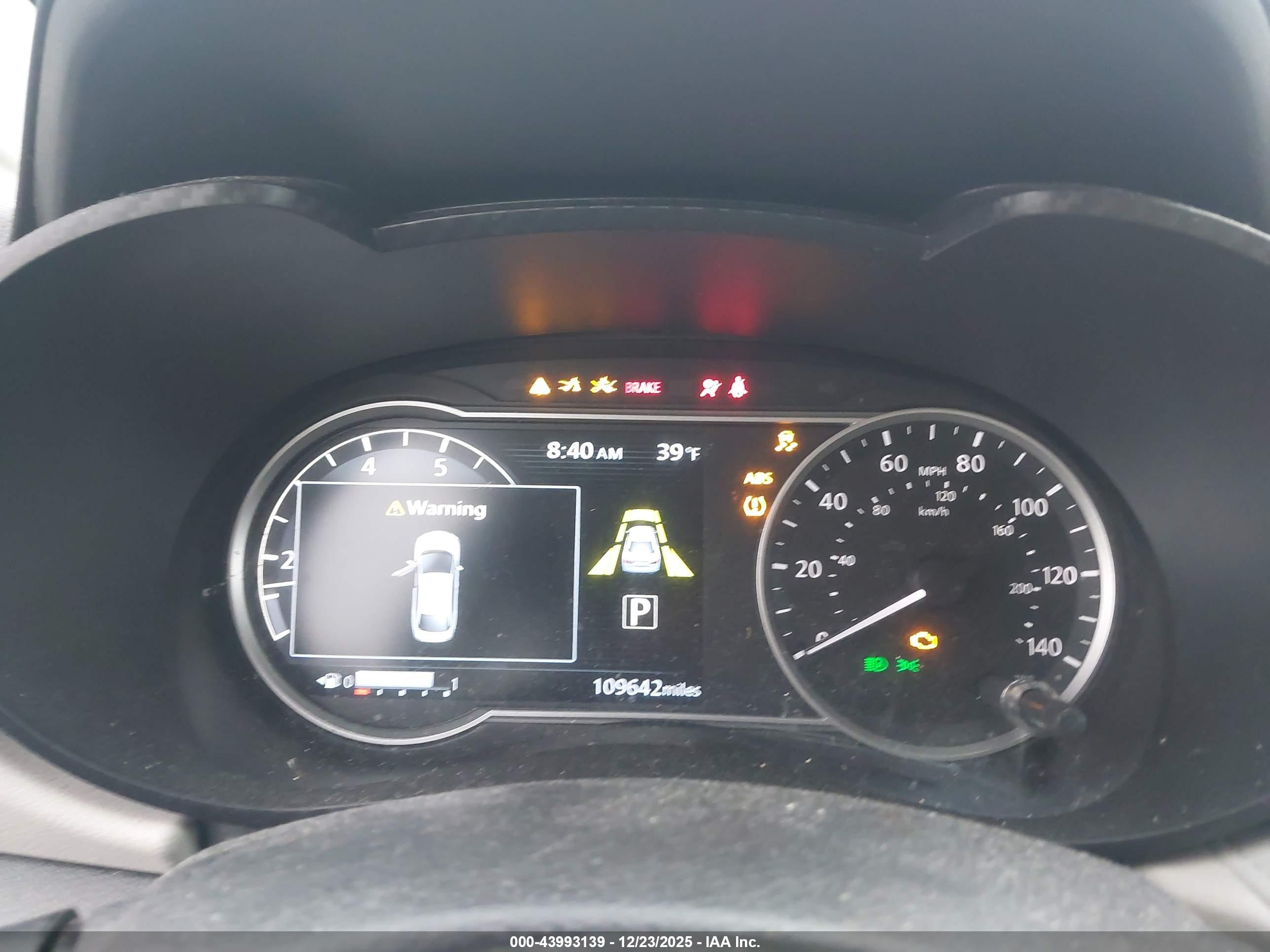 NISSAN VERSA image 7