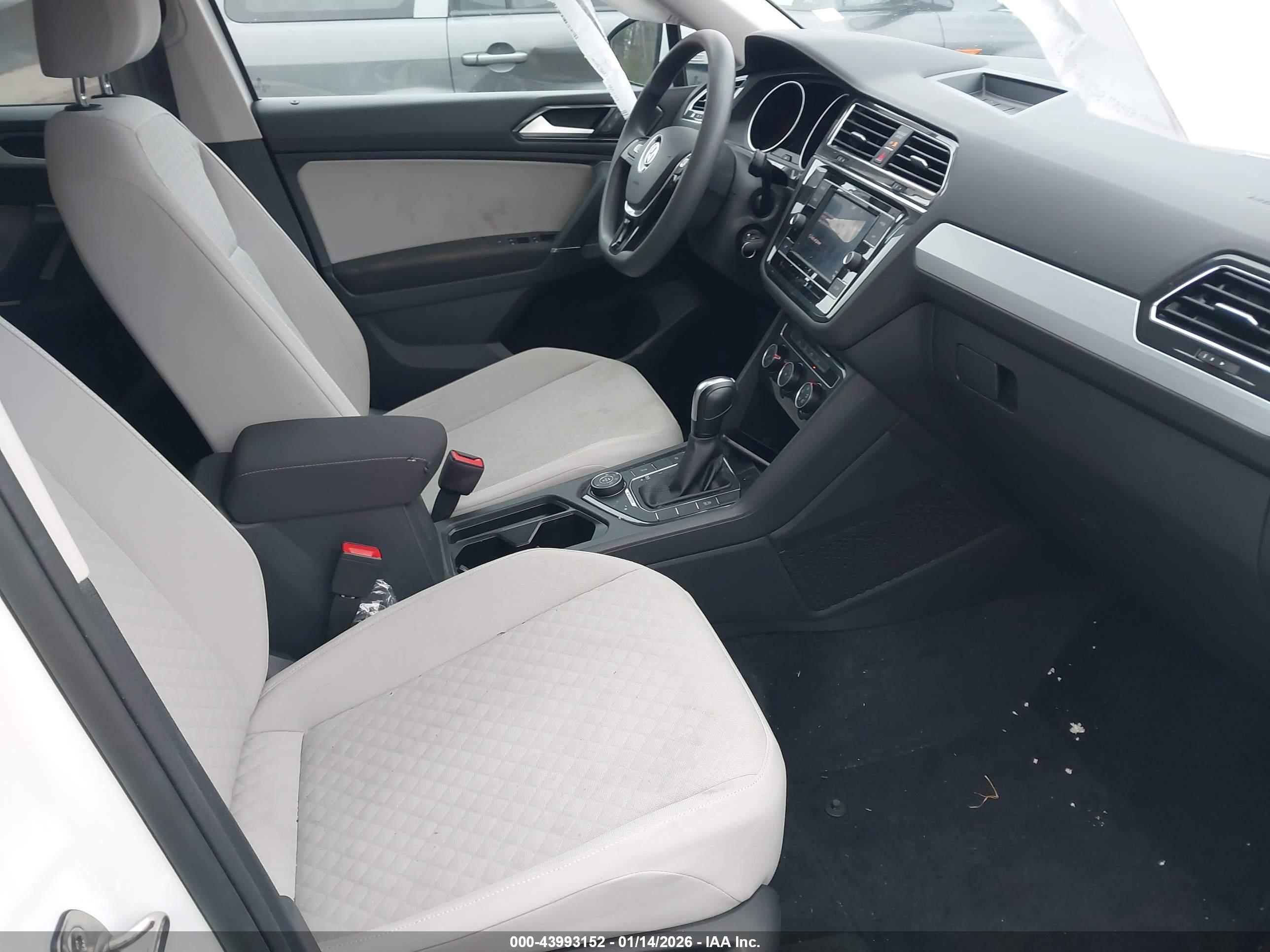 VOLKSWAGEN TIGUAN image 5