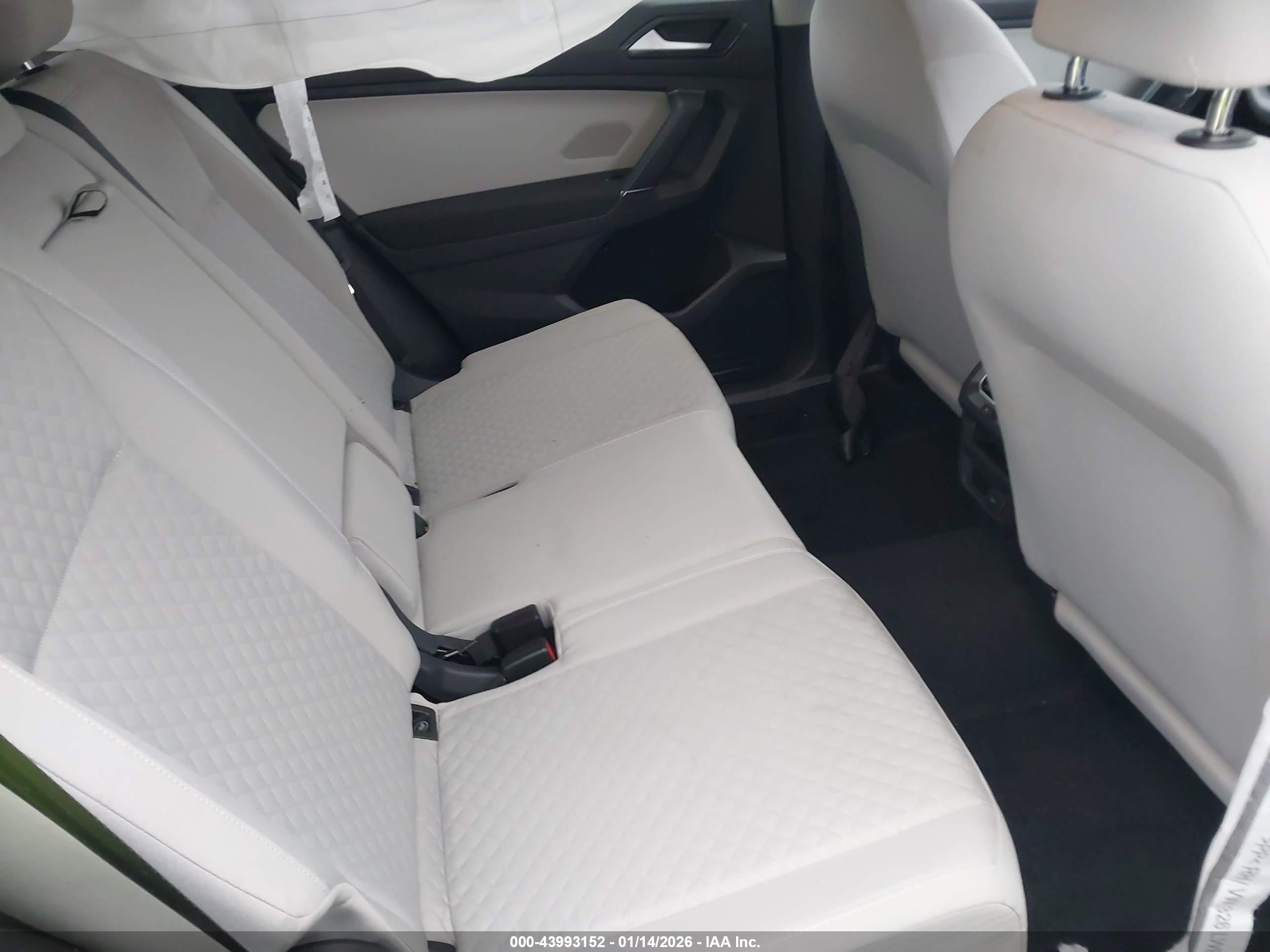 VOLKSWAGEN TIGUAN image 8