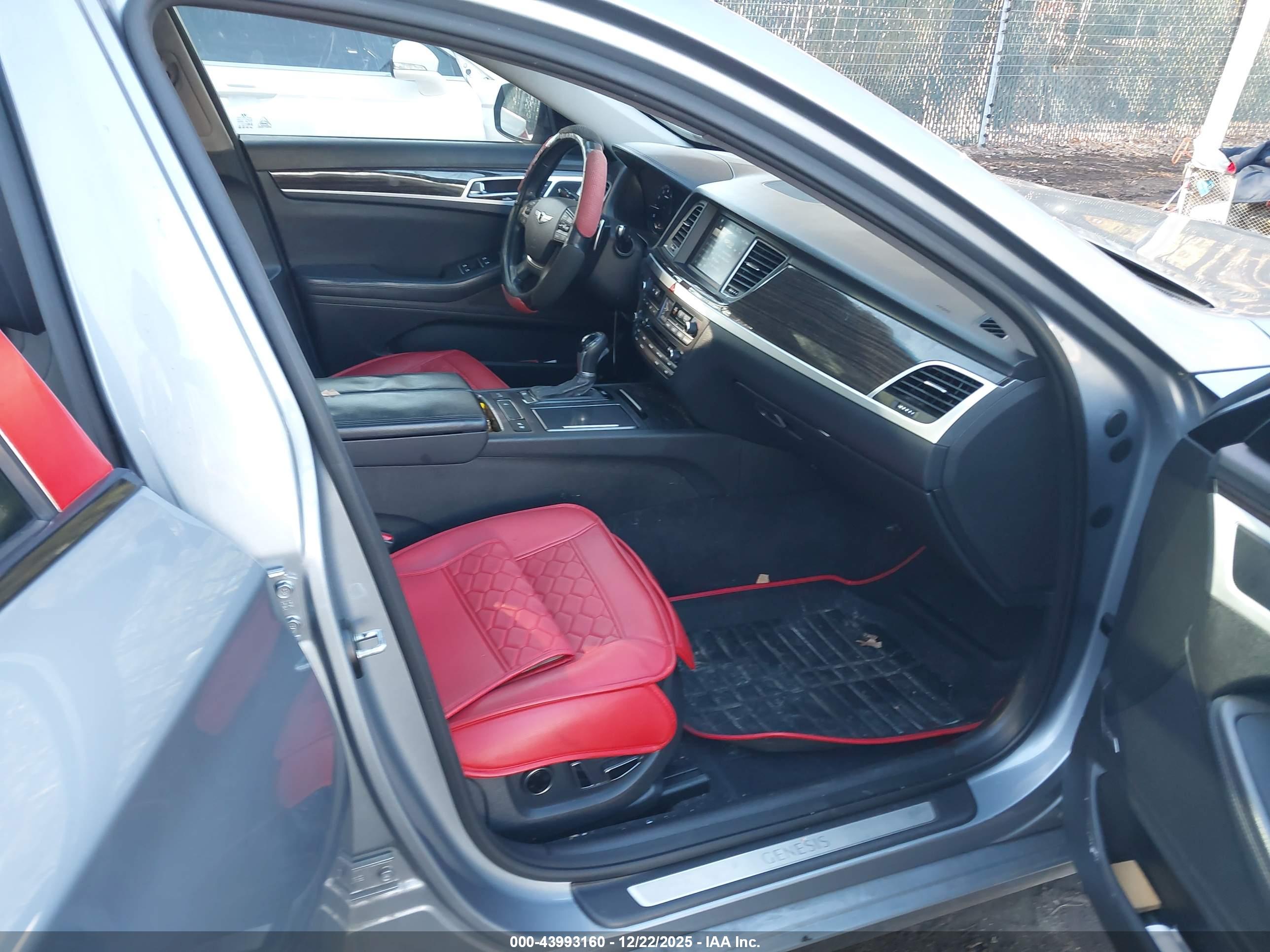 HYUNDAI GENESIS image 5