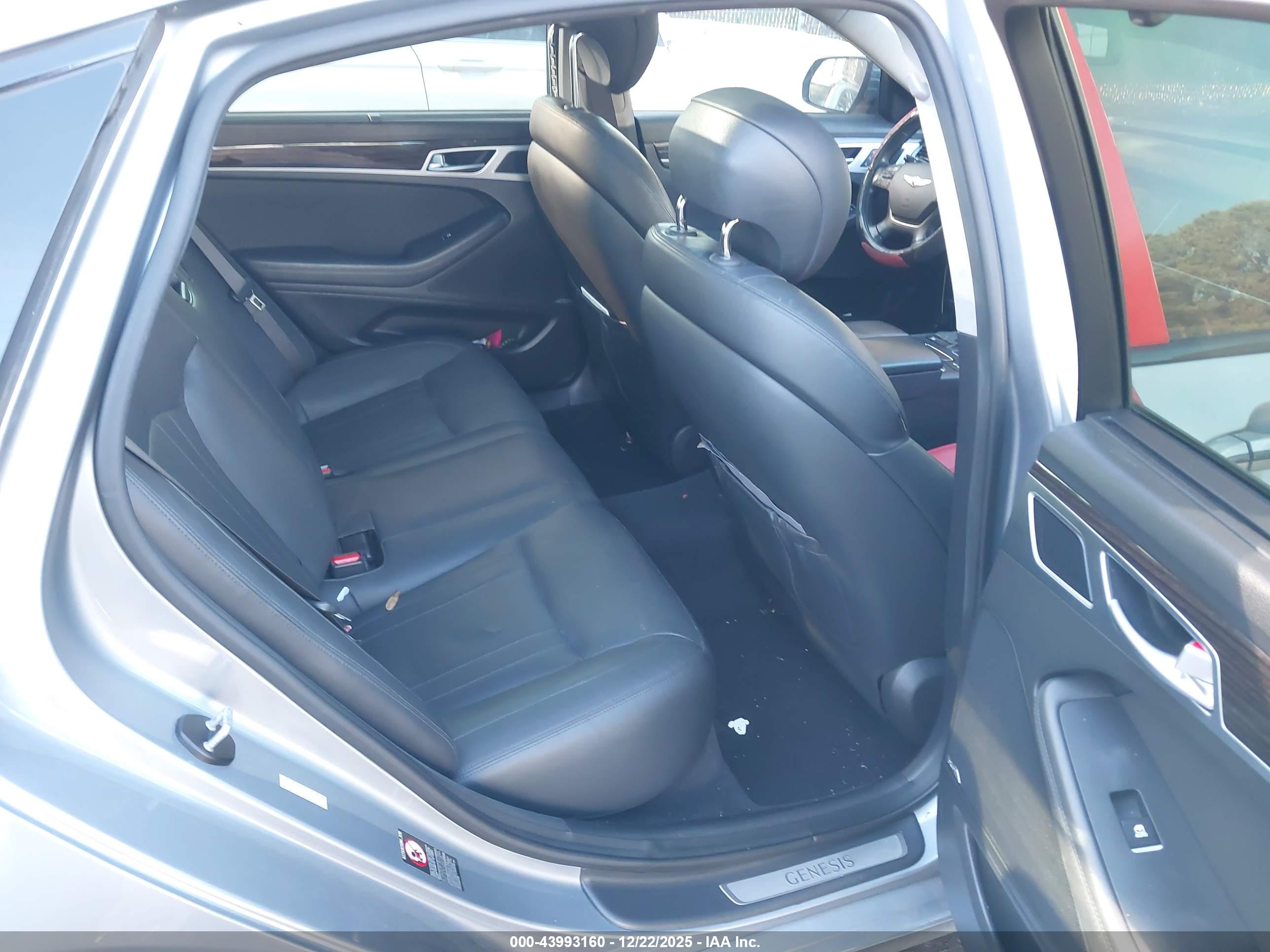 HYUNDAI GENESIS image 8