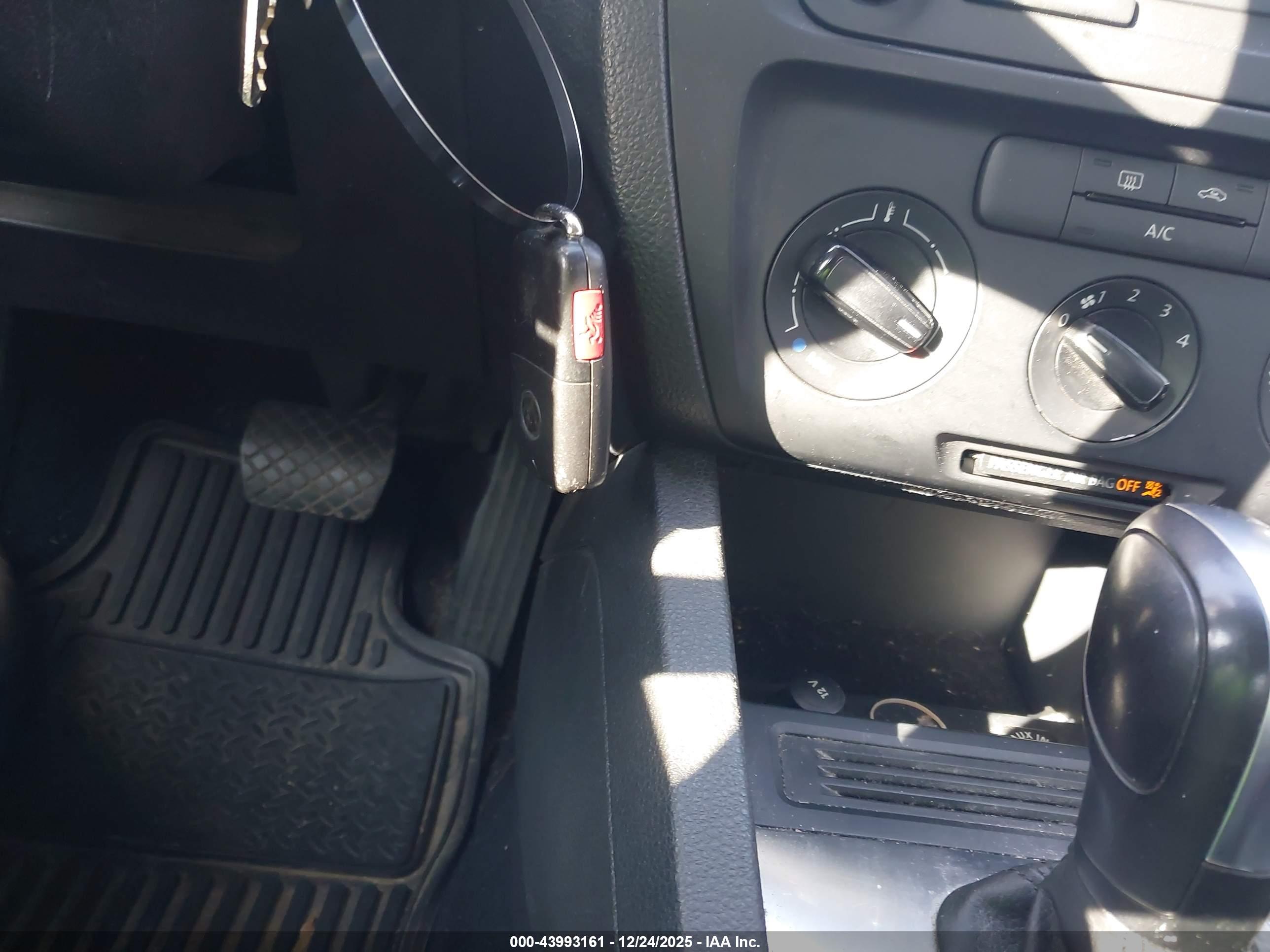 VOLKSWAGEN JETTA image 11