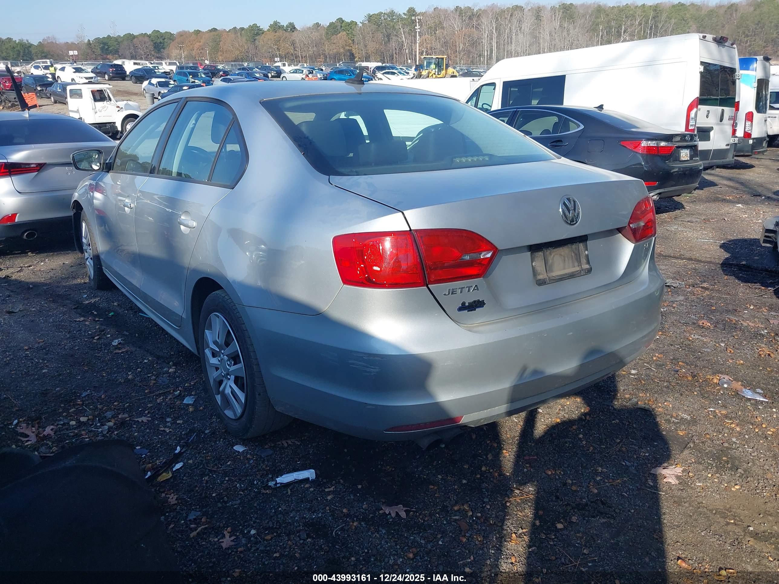 VOLKSWAGEN JETTA image 3