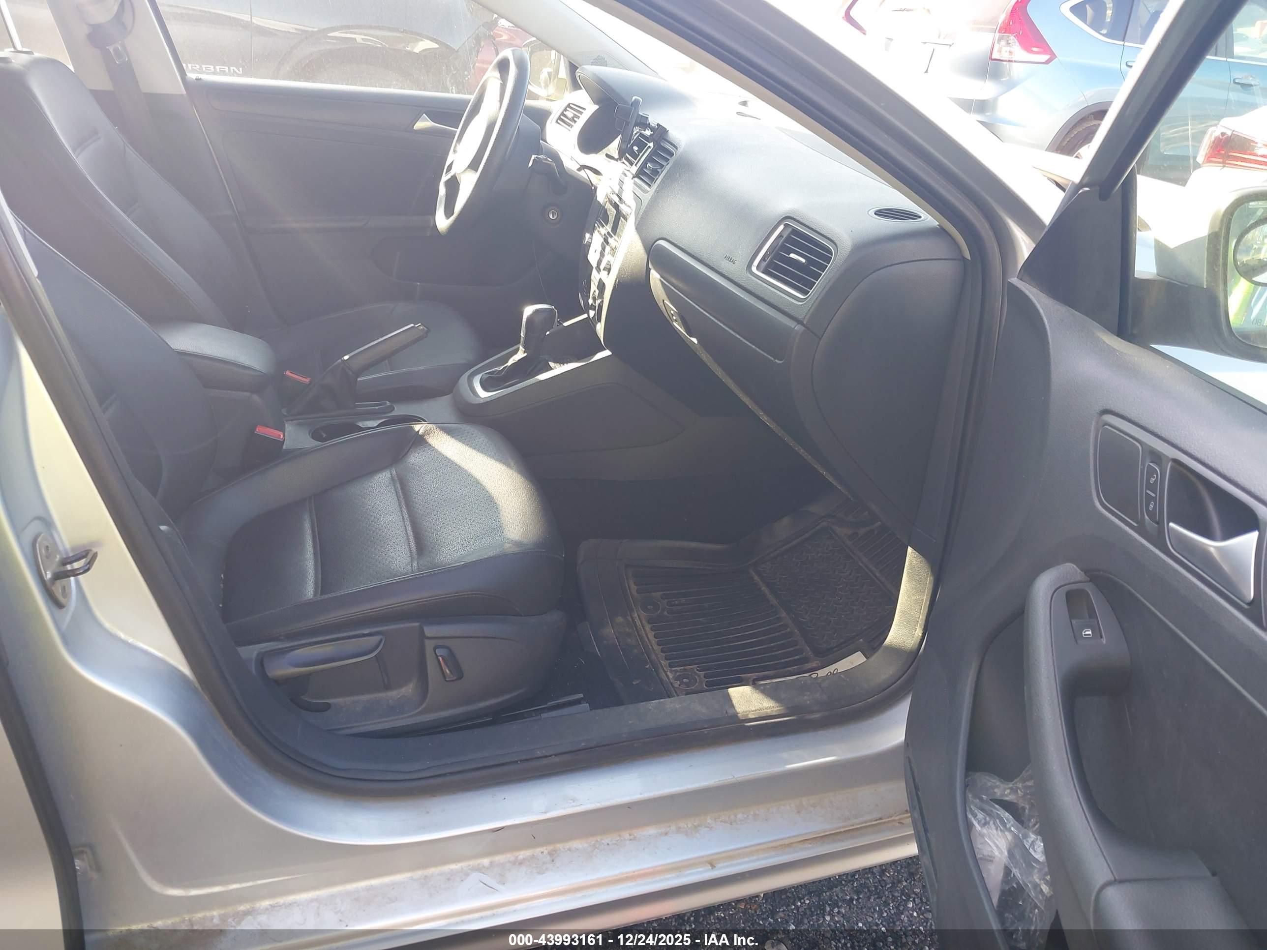 VOLKSWAGEN JETTA image 5