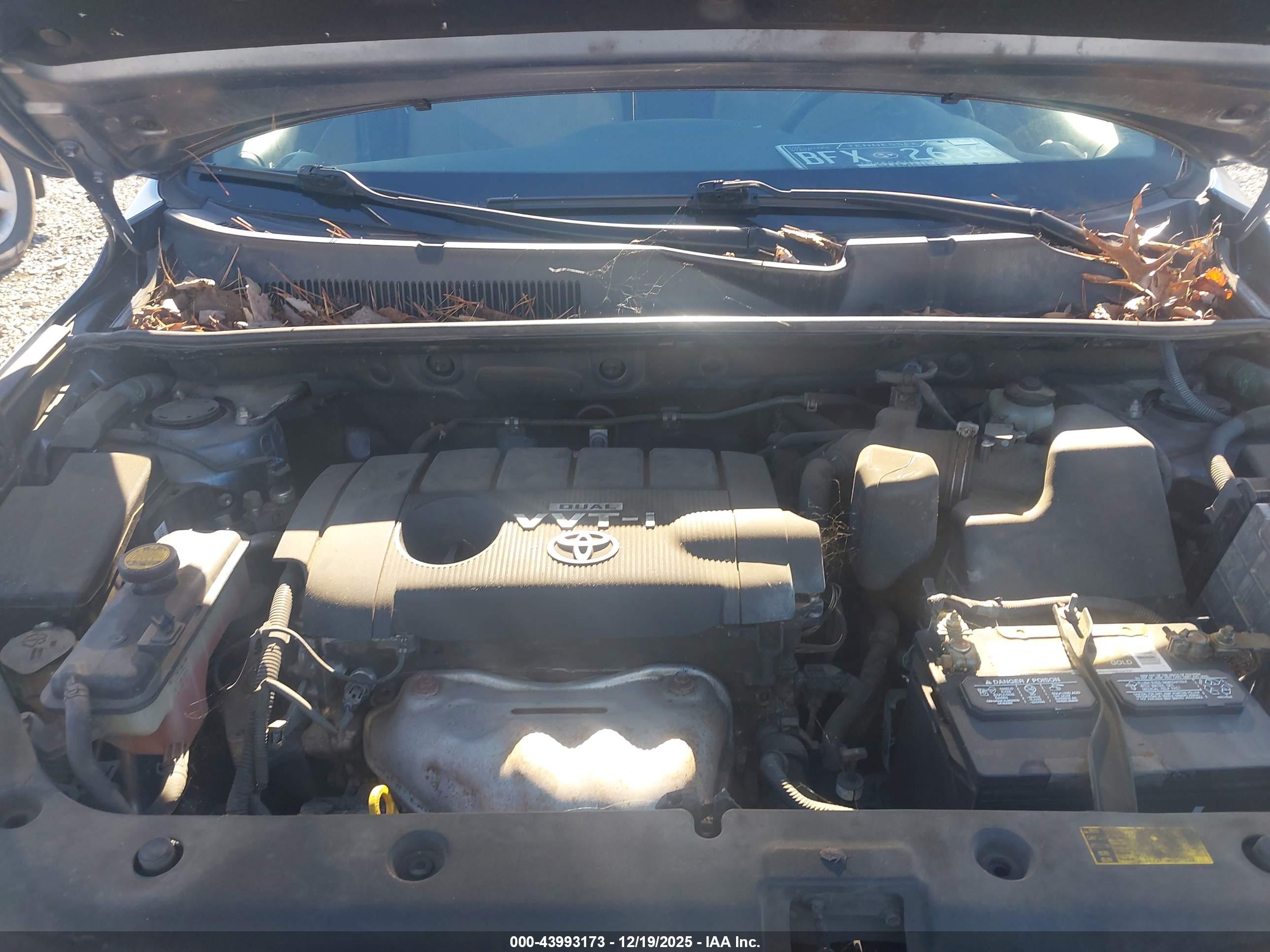 TOYOTA RAV4 image 10