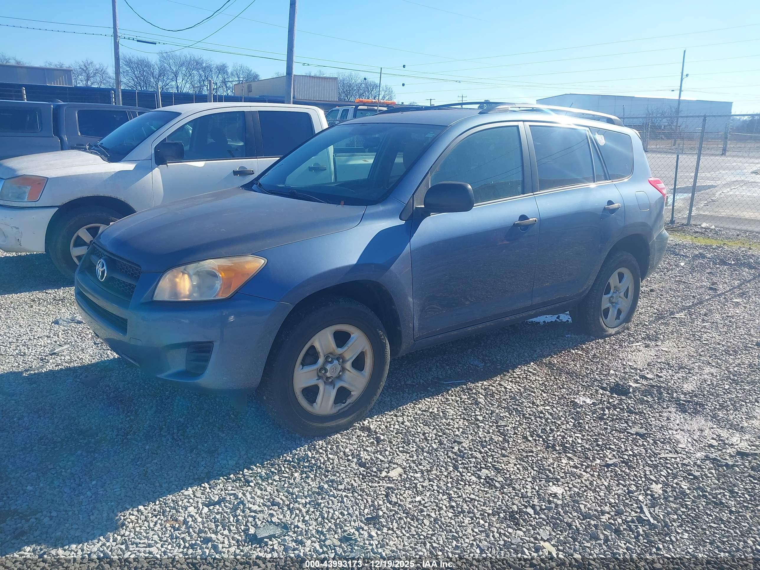 TOYOTA RAV4 image 2