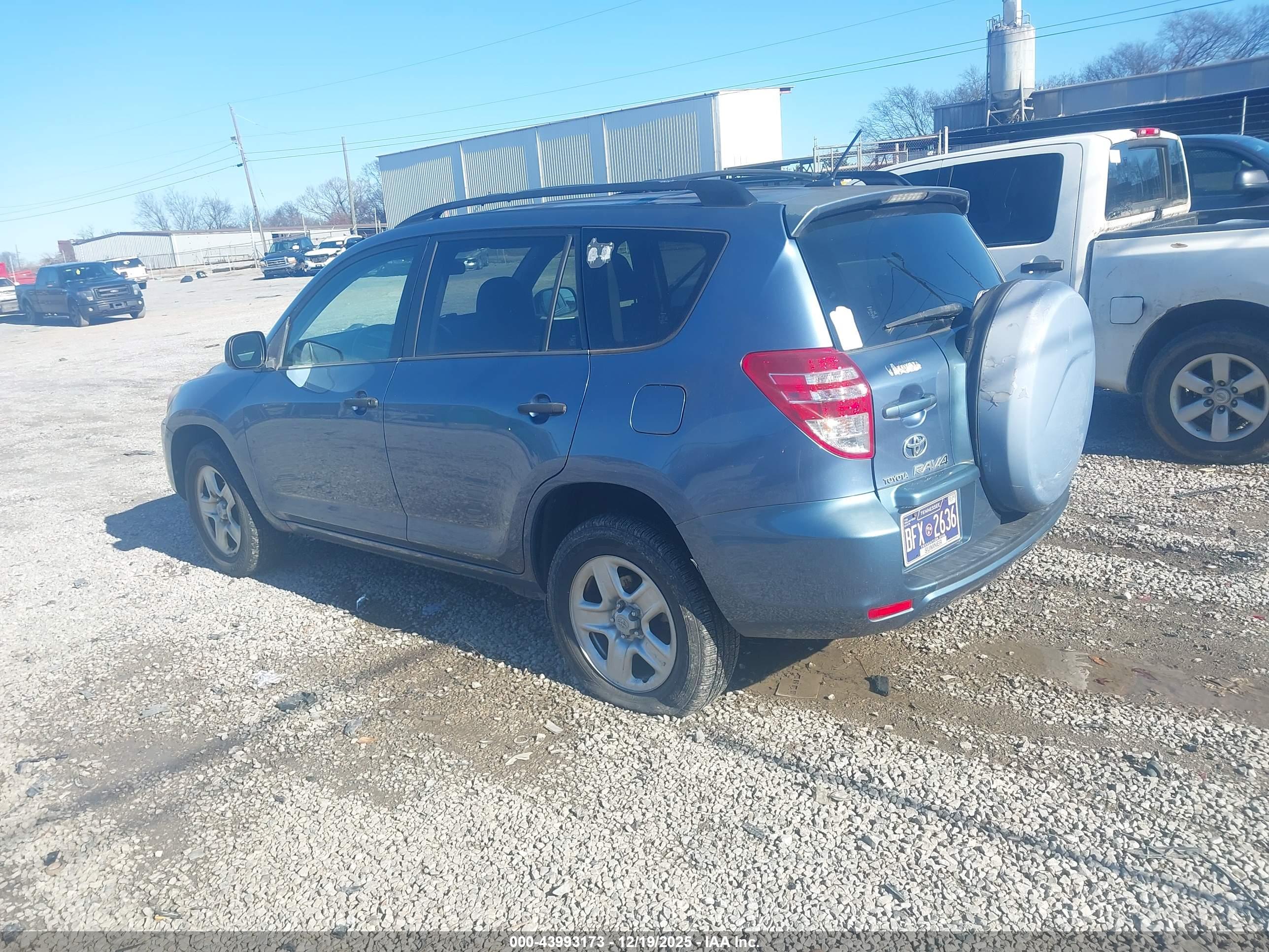 TOYOTA RAV4 image 3