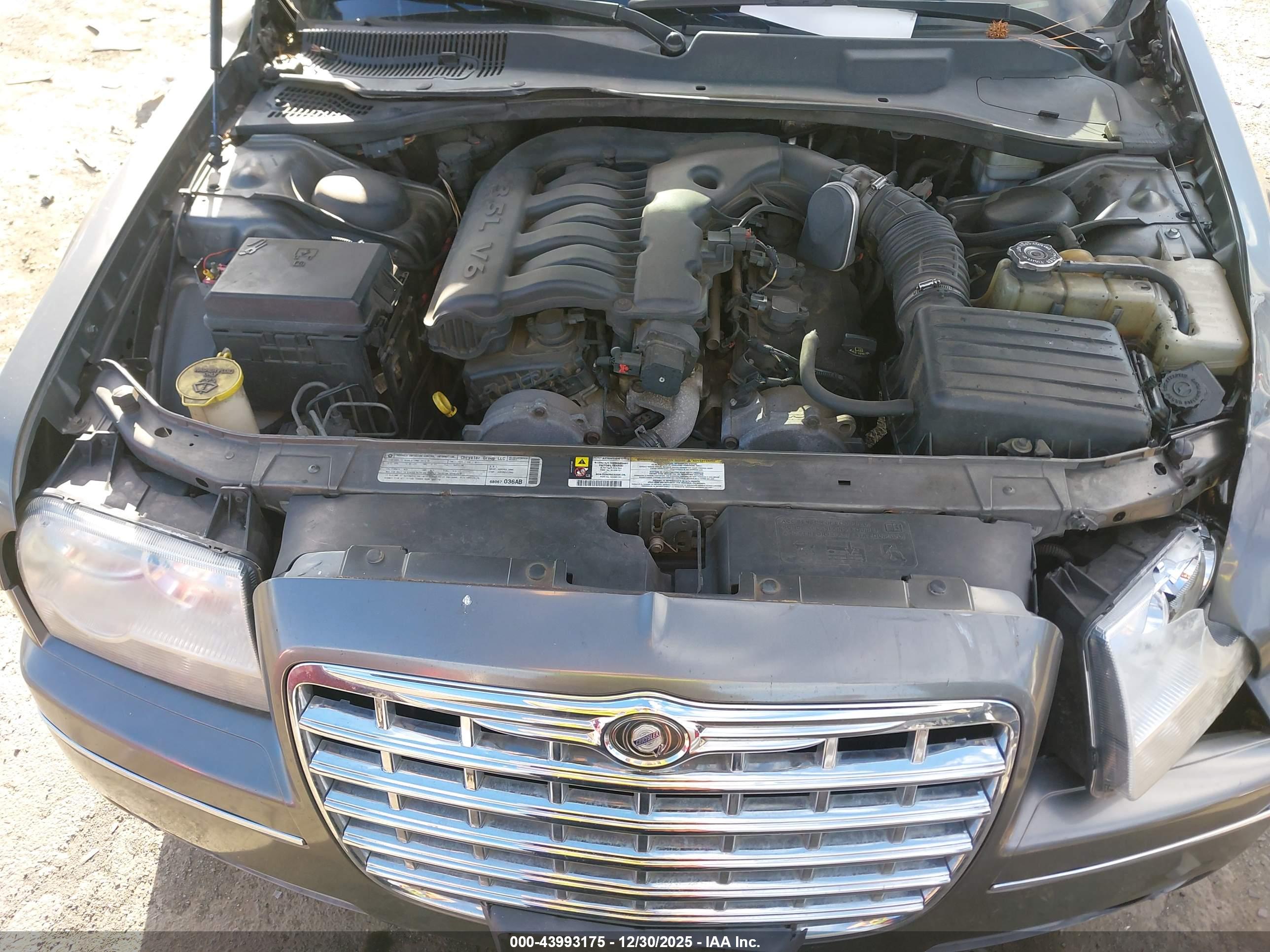 CHRYSLER 300 image 10