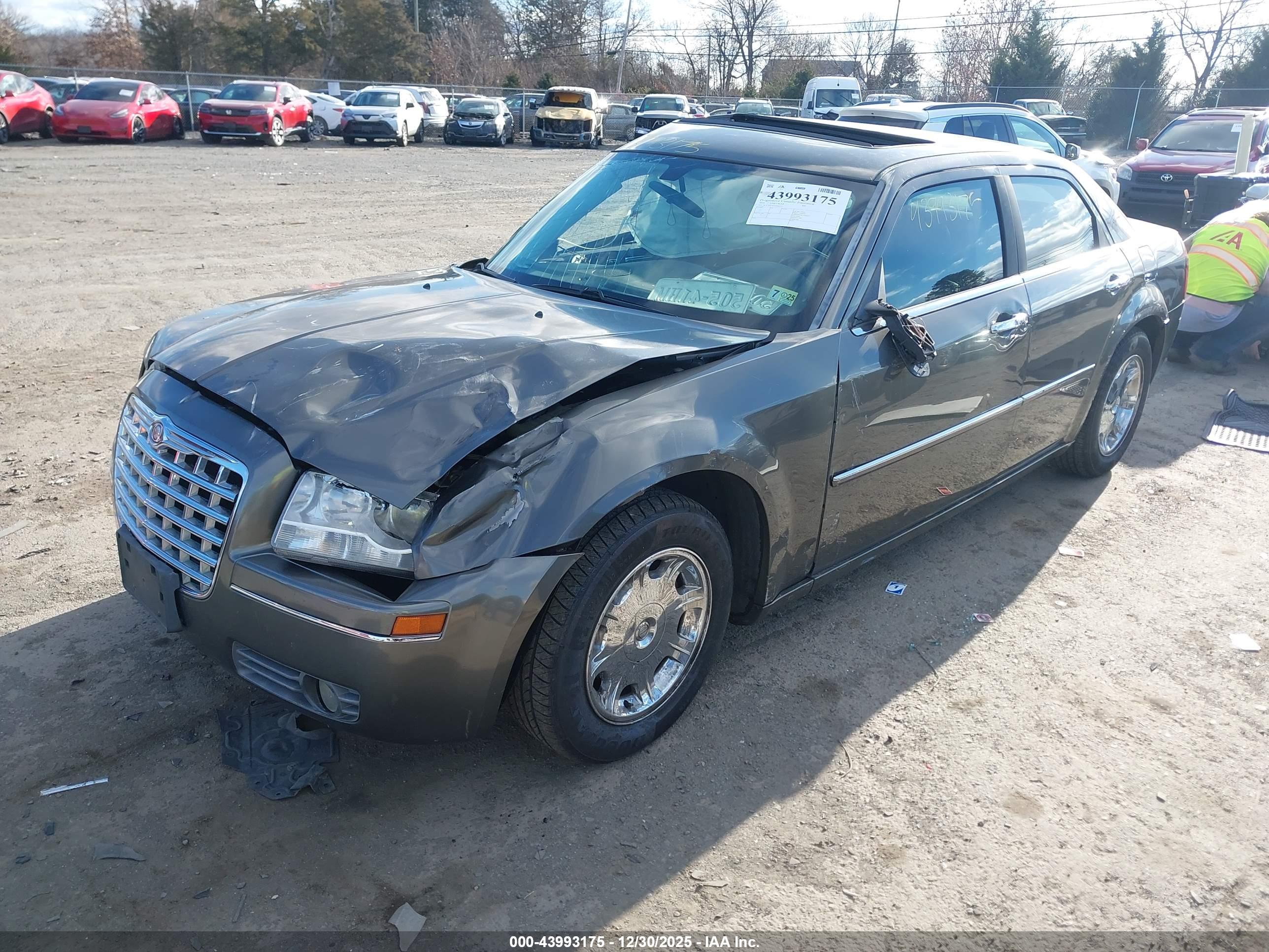 CHRYSLER 300 image 2