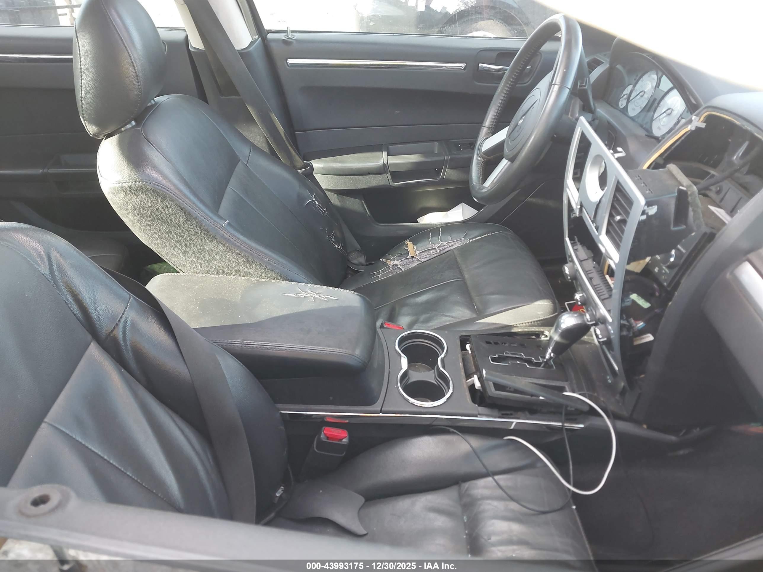 CHRYSLER 300 image 5
