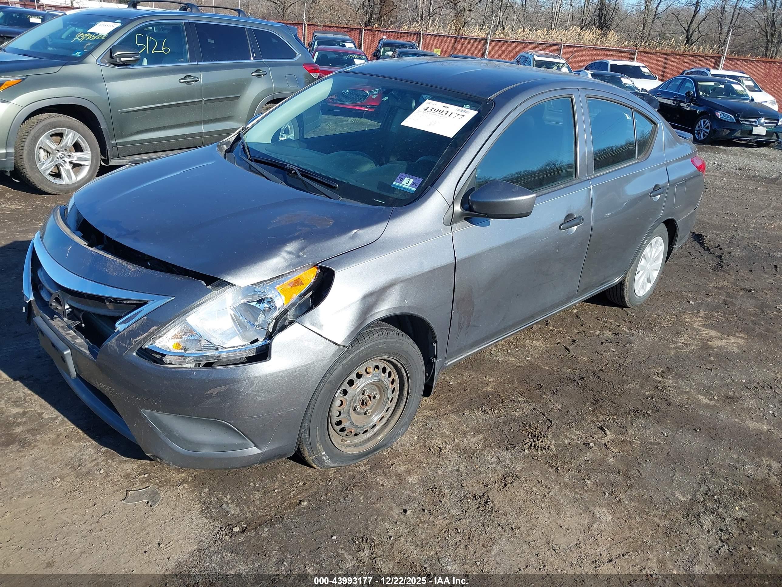 NISSAN VERSA image 2