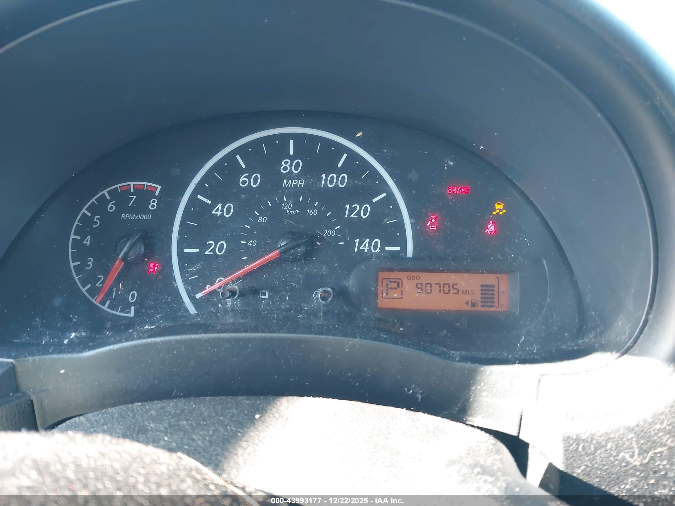 NISSAN VERSA image 7