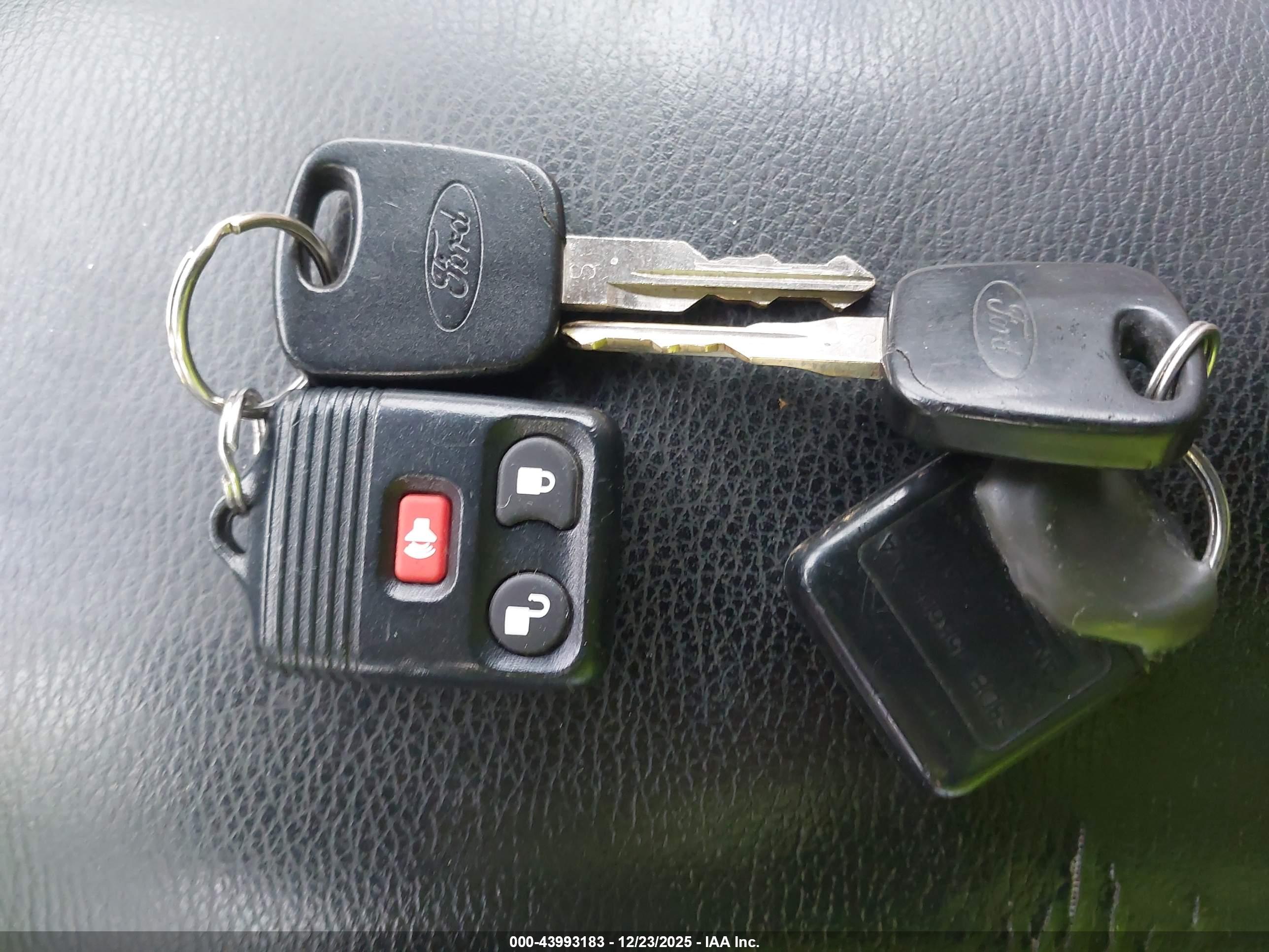 FORD EXPLORER image 11