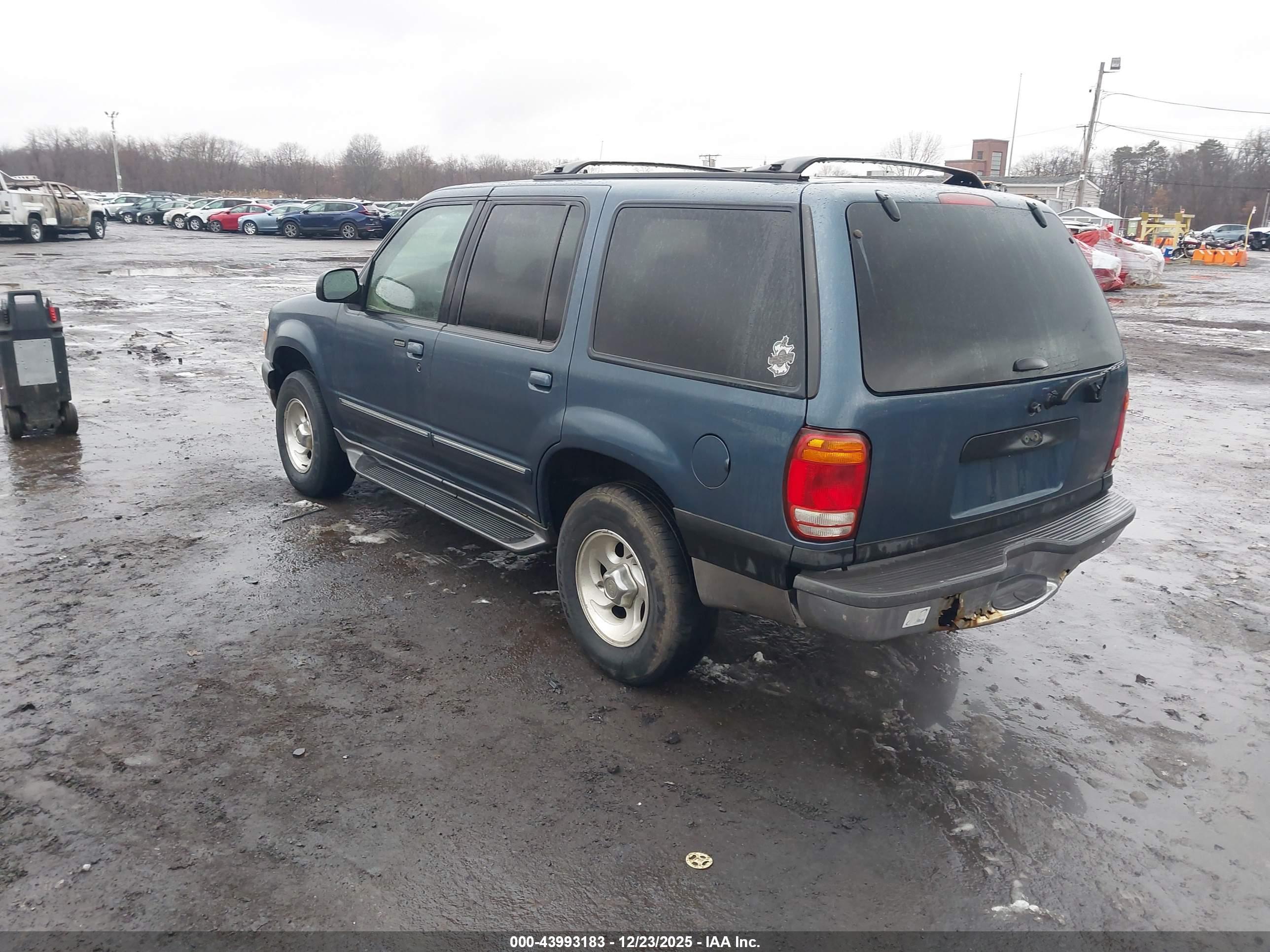 FORD EXPLORER image 3