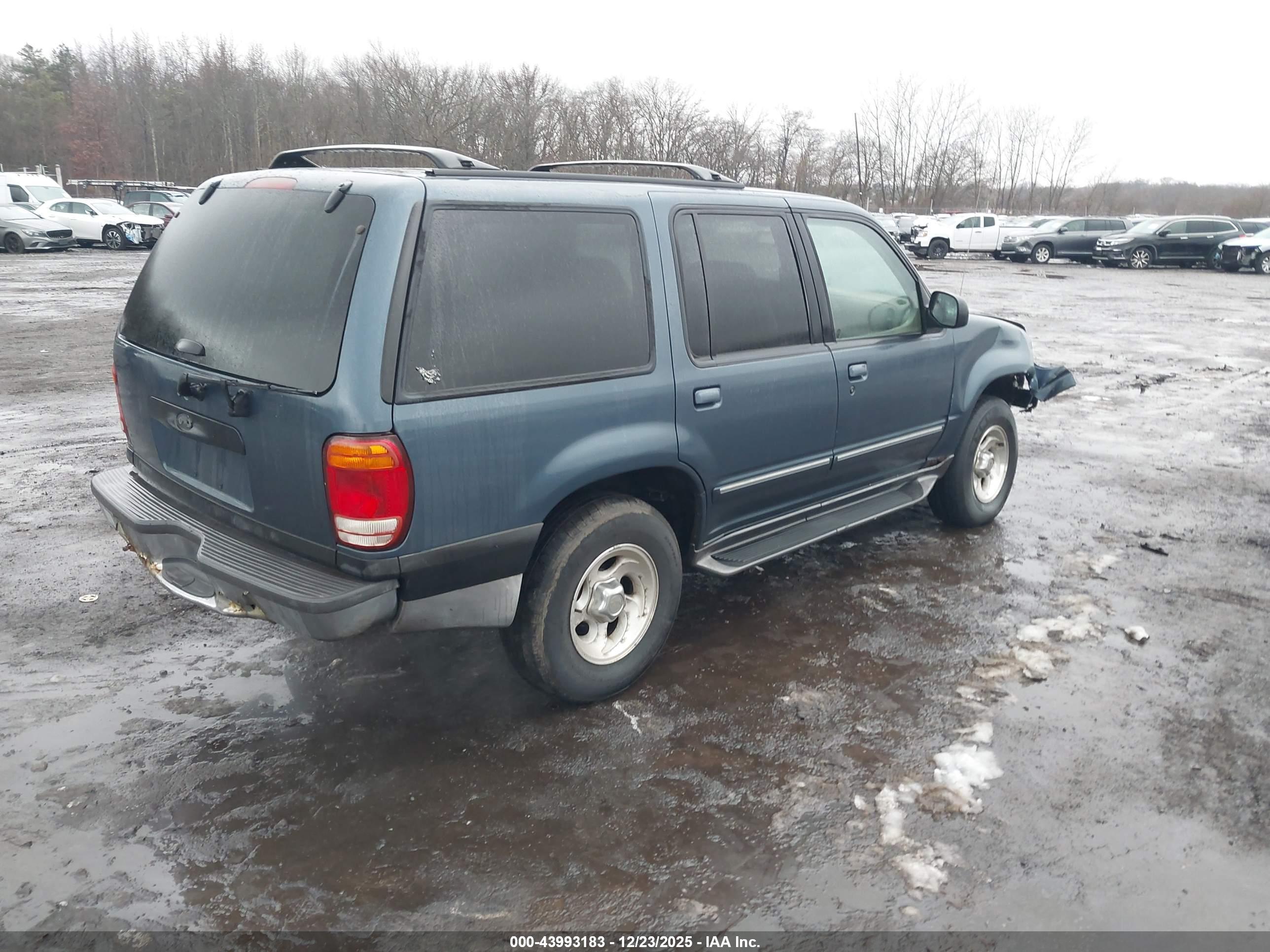 FORD EXPLORER image 4