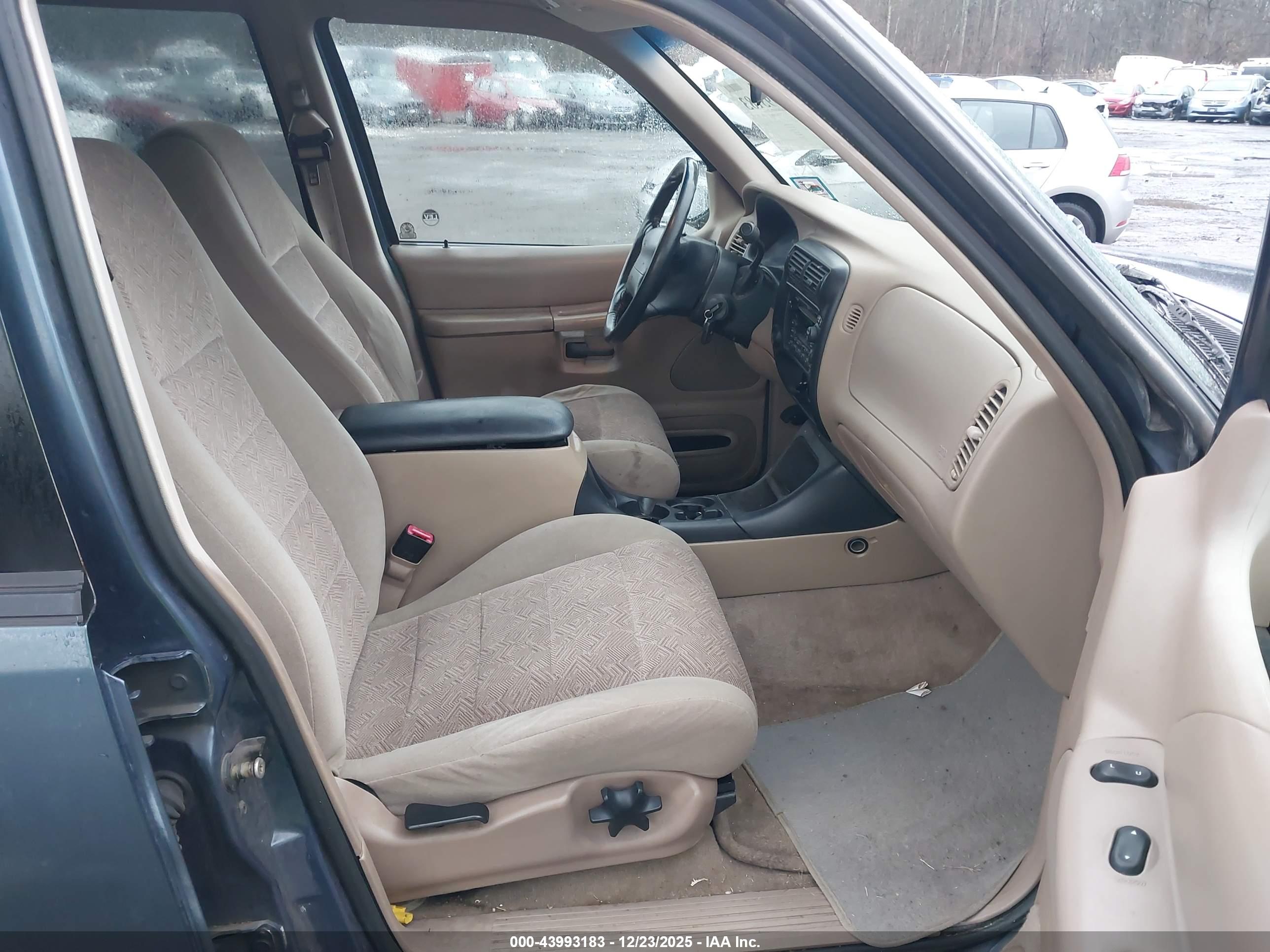 FORD EXPLORER image 5