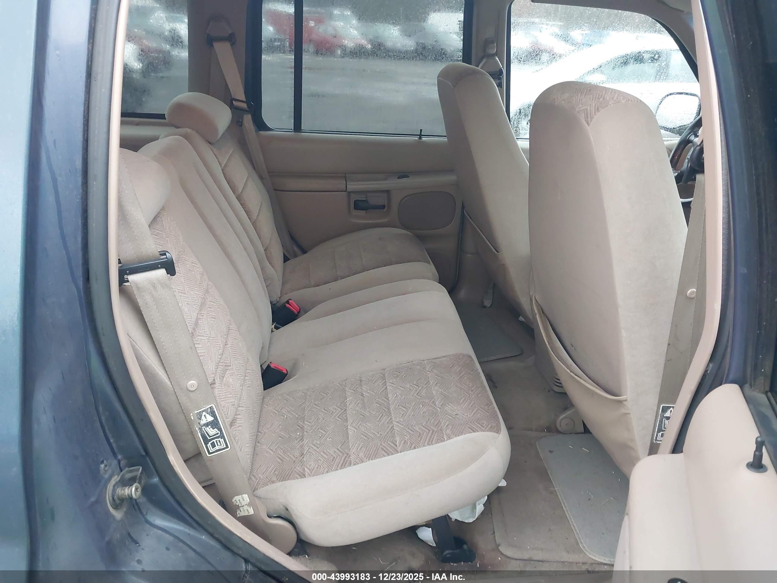 FORD EXPLORER image 8