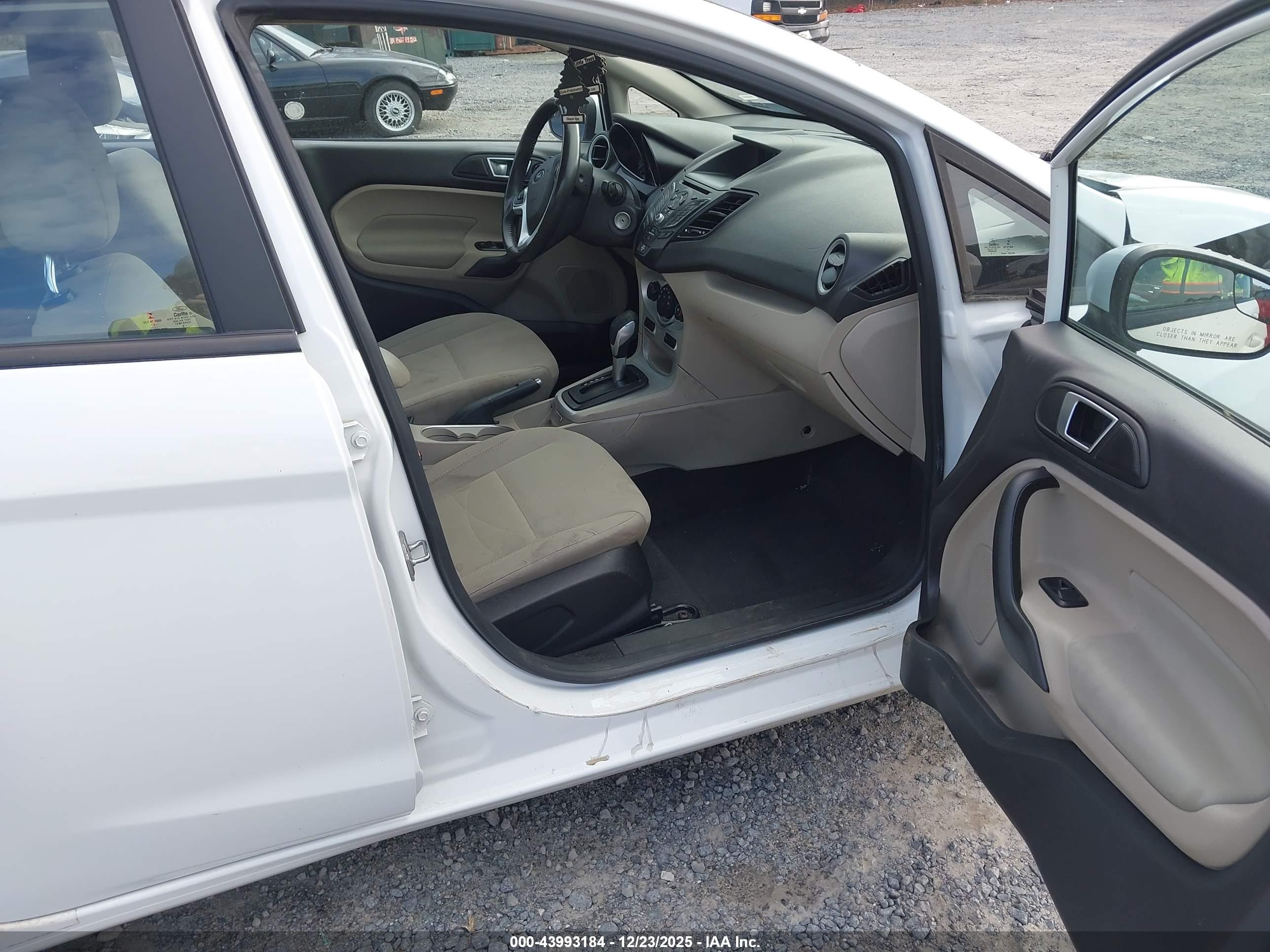 FORD FIESTA image 5