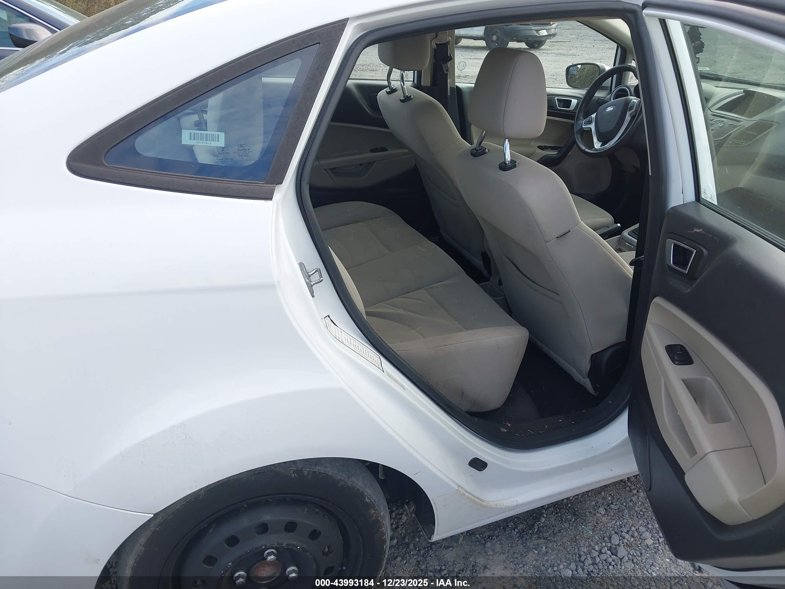 FORD FIESTA image 8