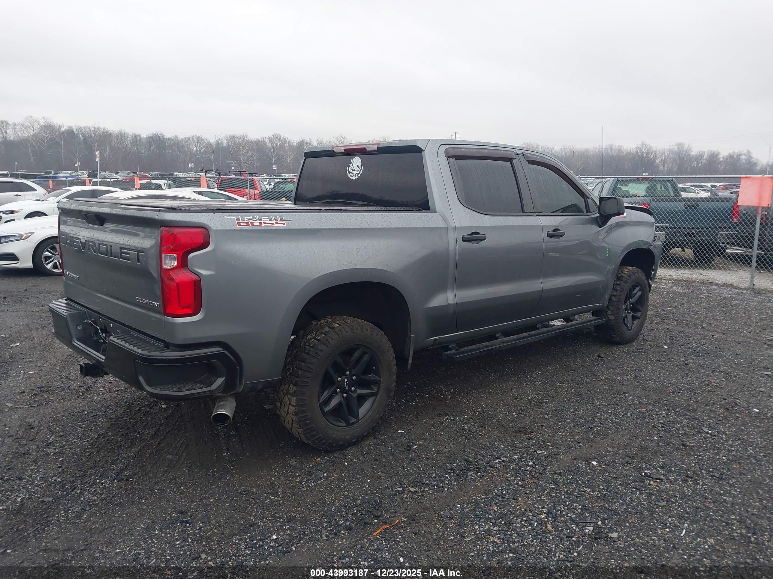 CHEVROLET SILVERADO image 4