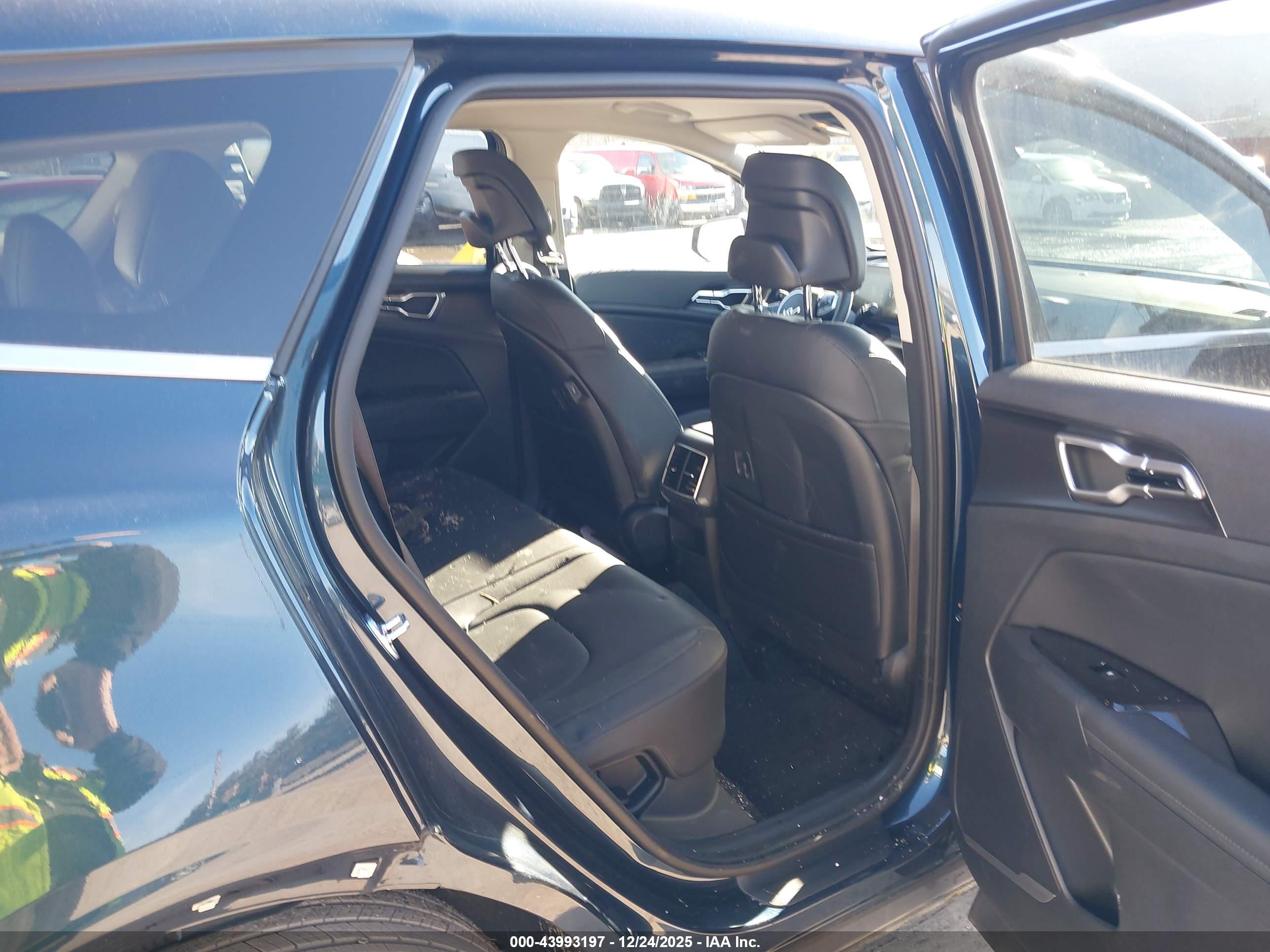 KIA SPORTAGE image 8