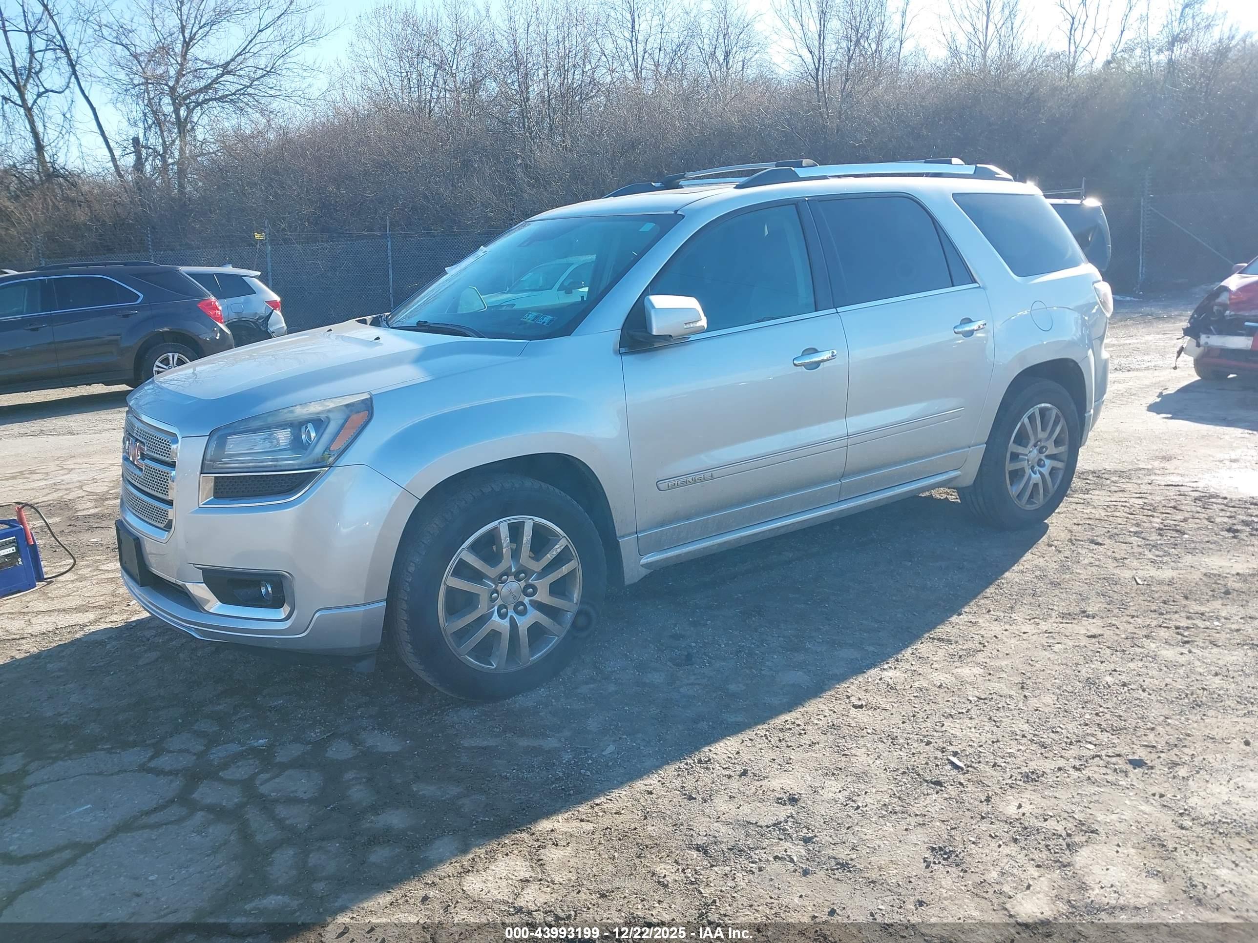GMC ACADIA image 2