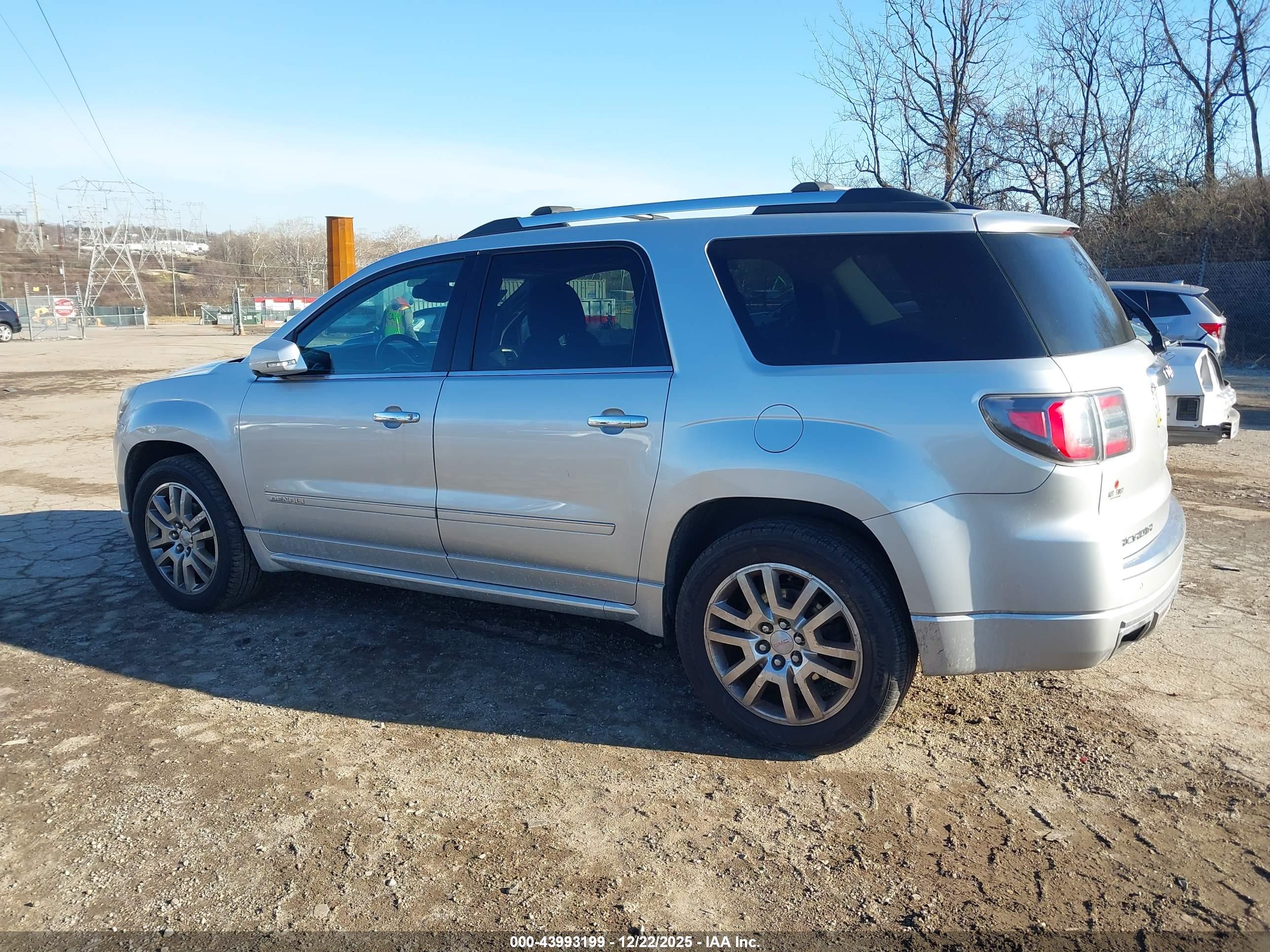 GMC ACADIA image 3
