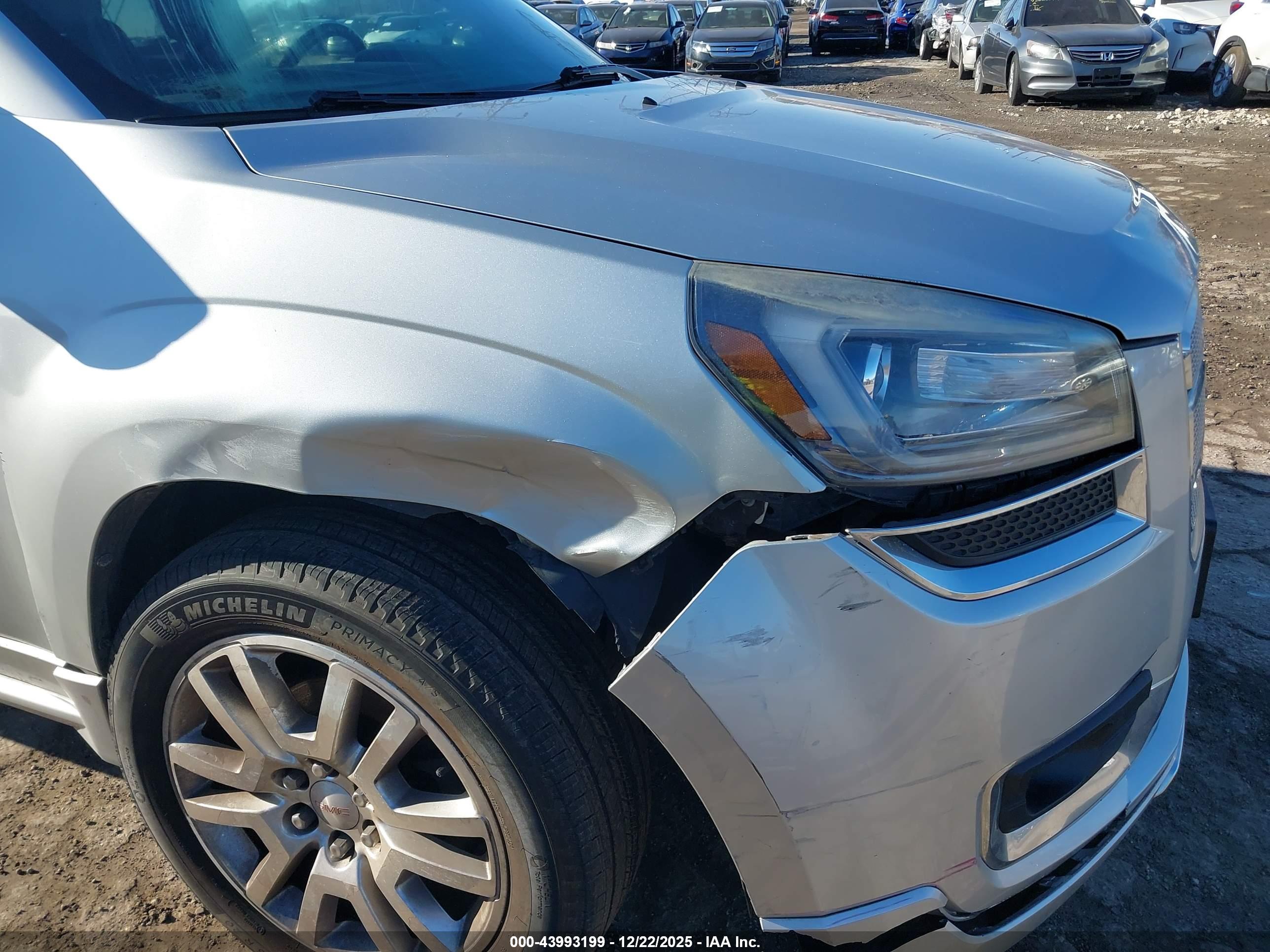 GMC ACADIA image 6