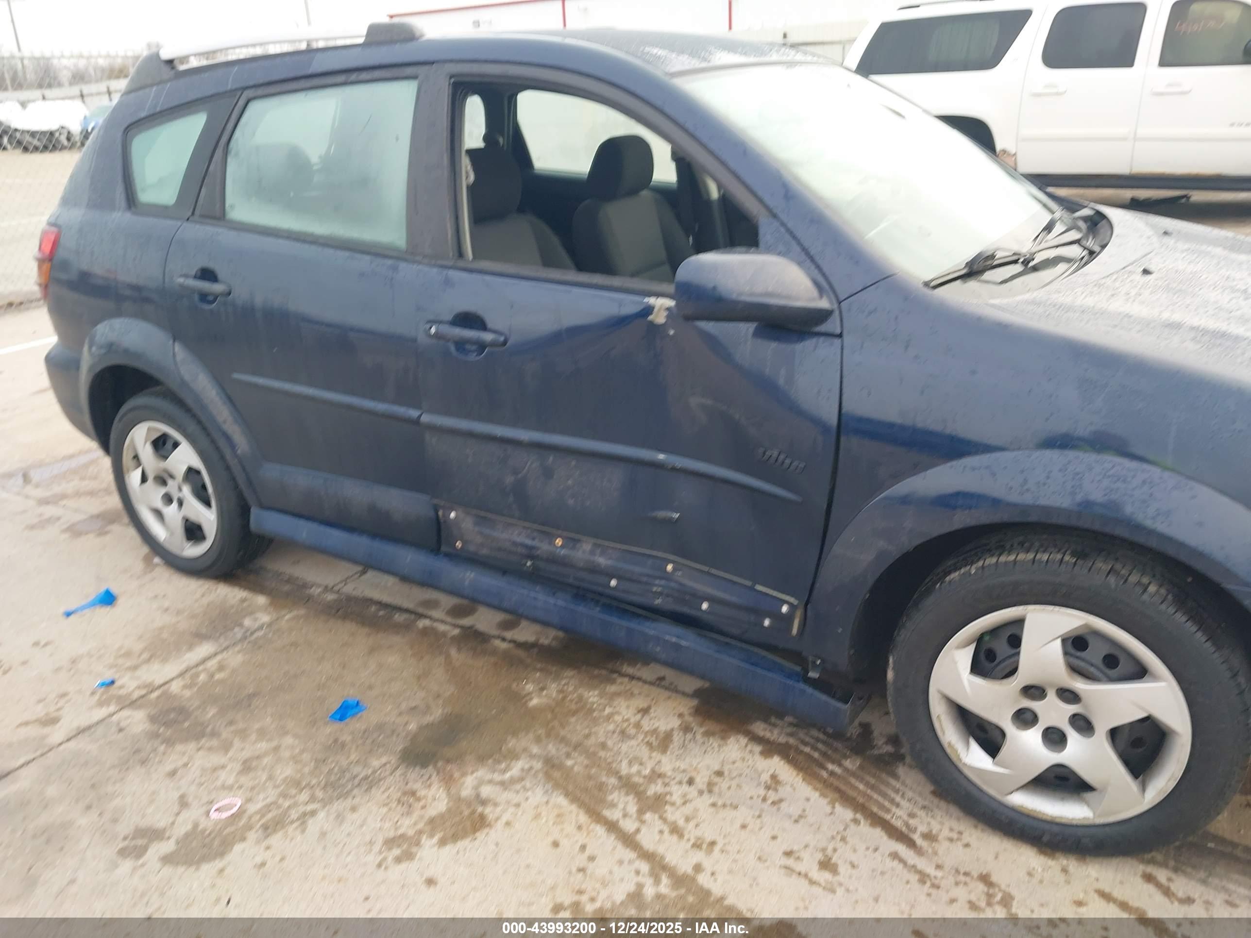 PONTIAC VIBE image 6