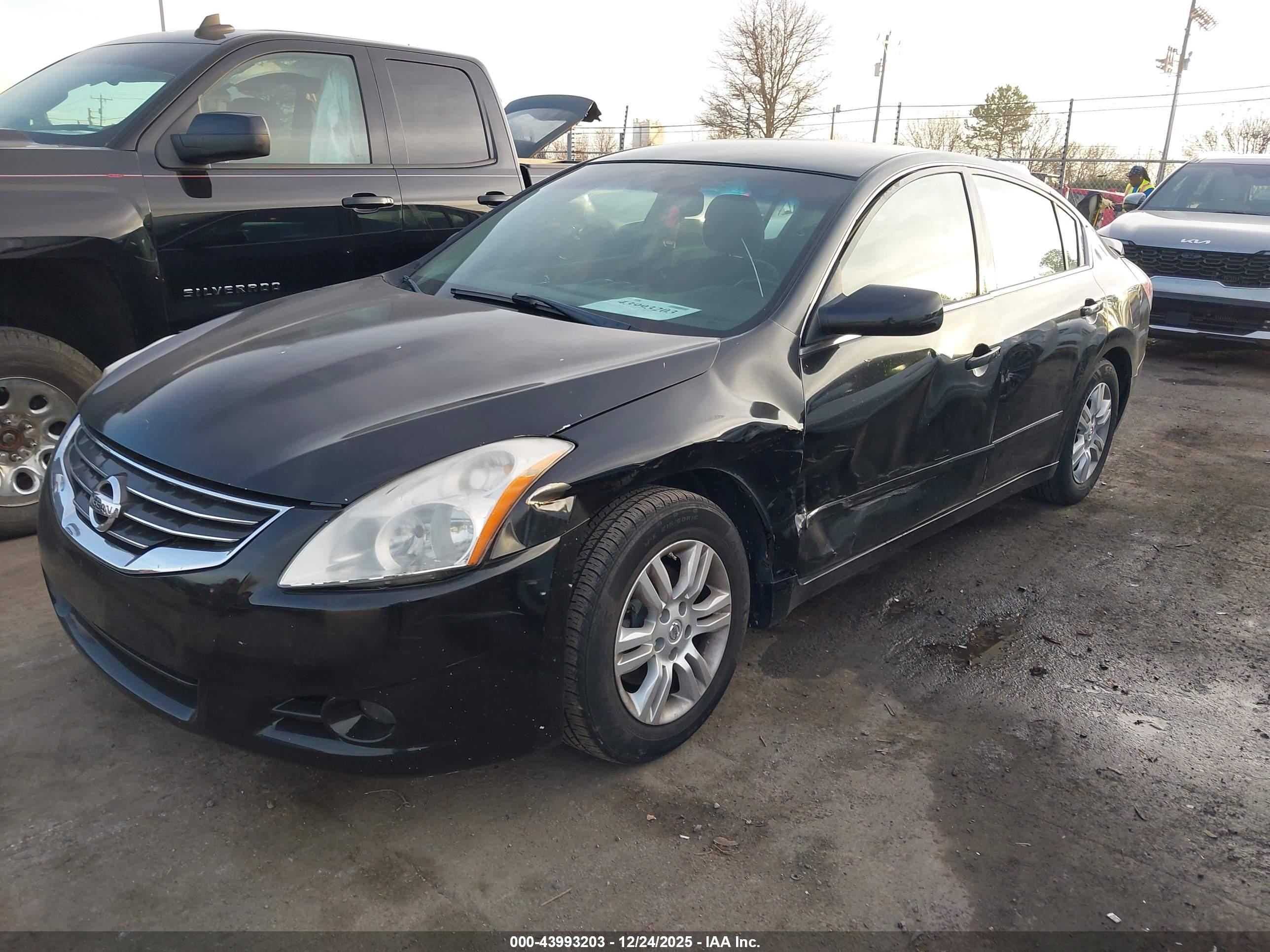 NISSAN ALTIMA image 2