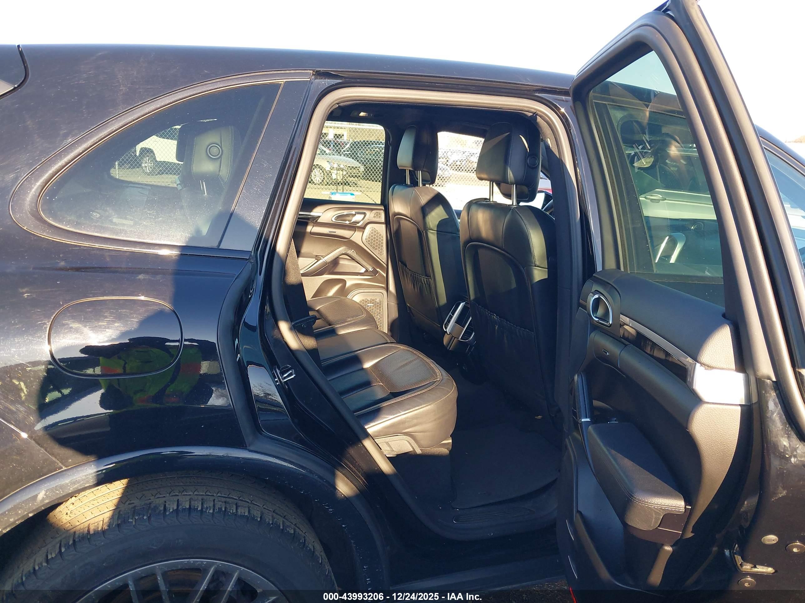 PORSCHE CAYENNE image 8