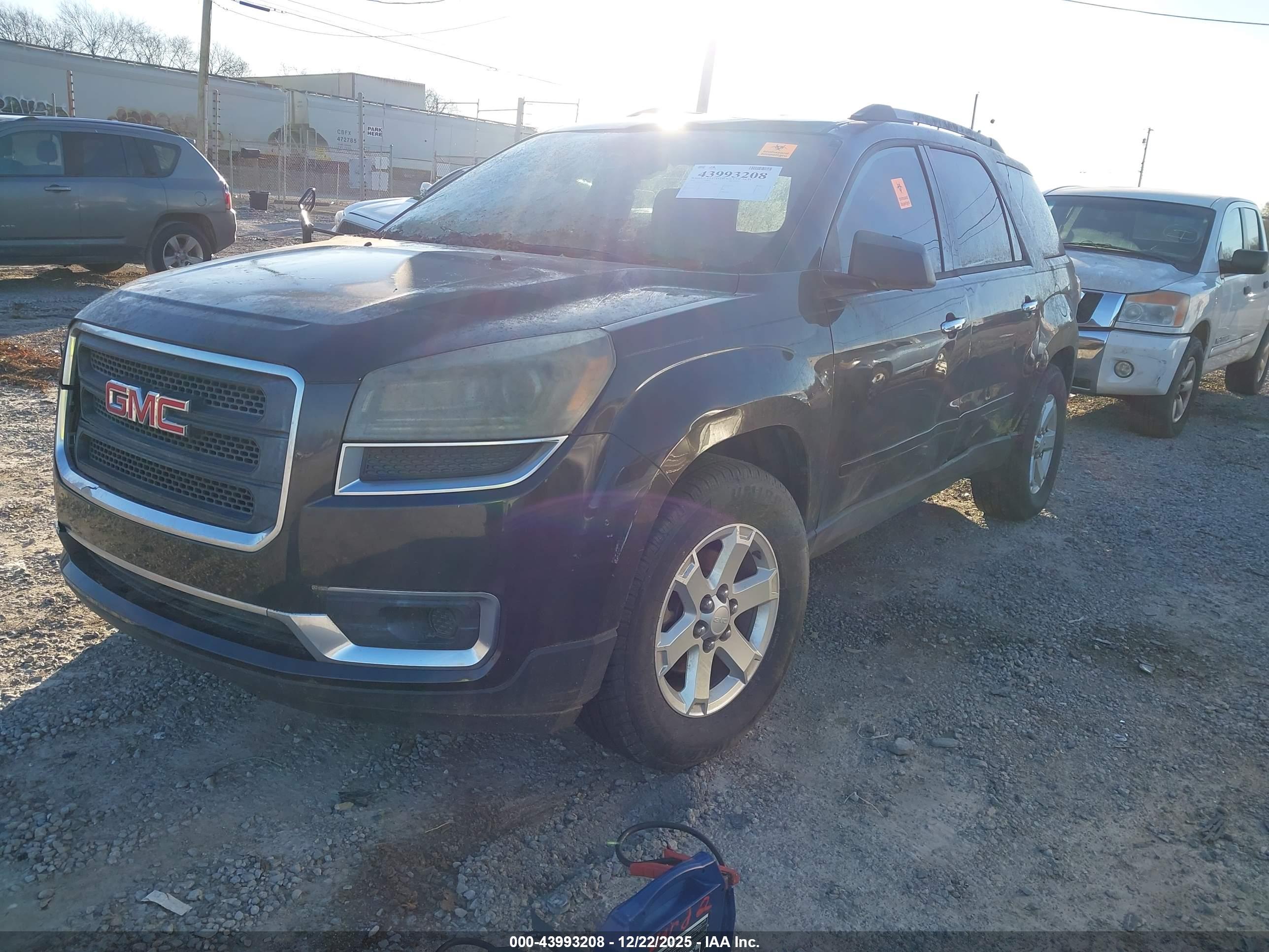 GMC ACADIA image 2