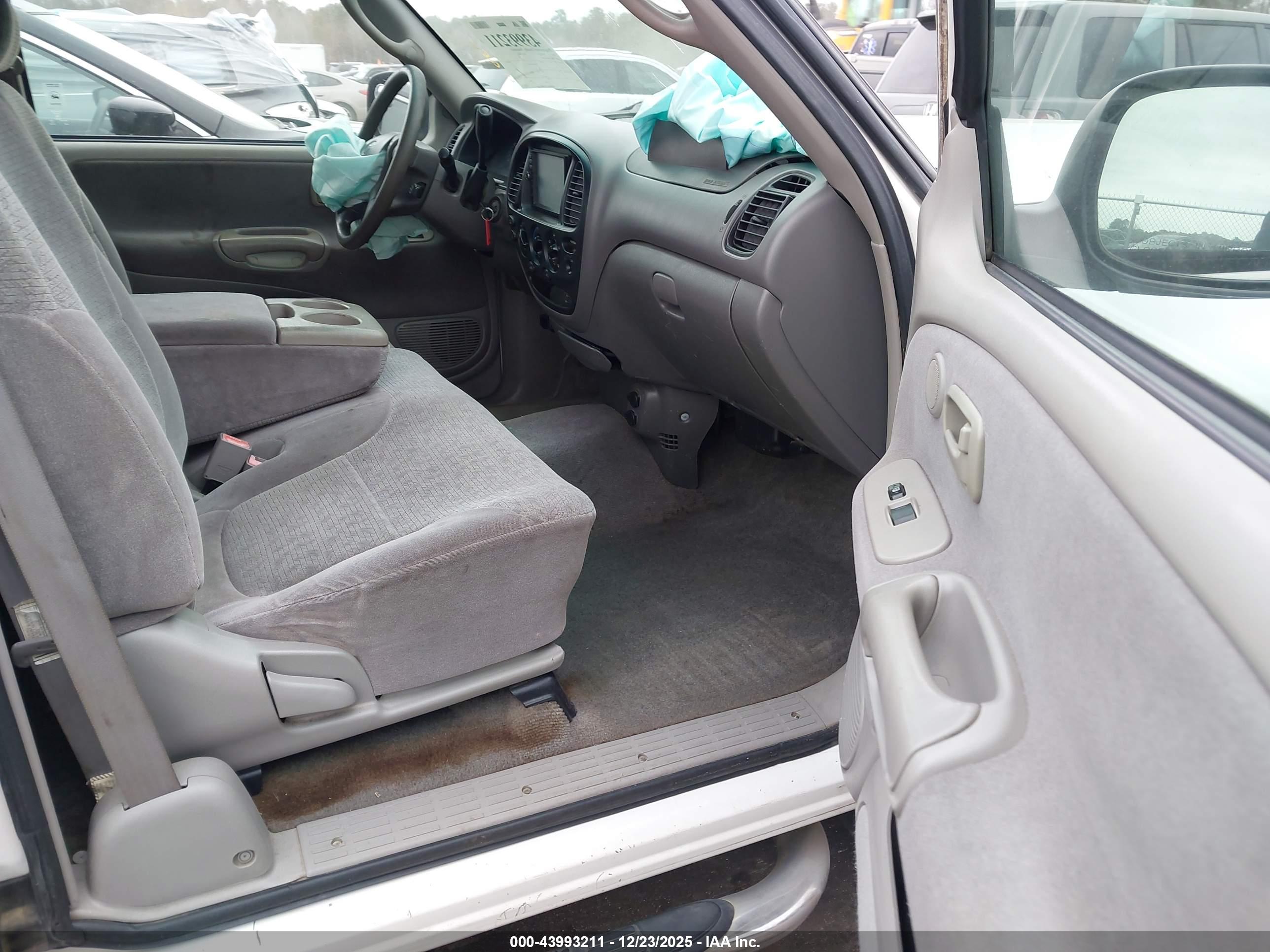 TOYOTA TUNDRA image 5