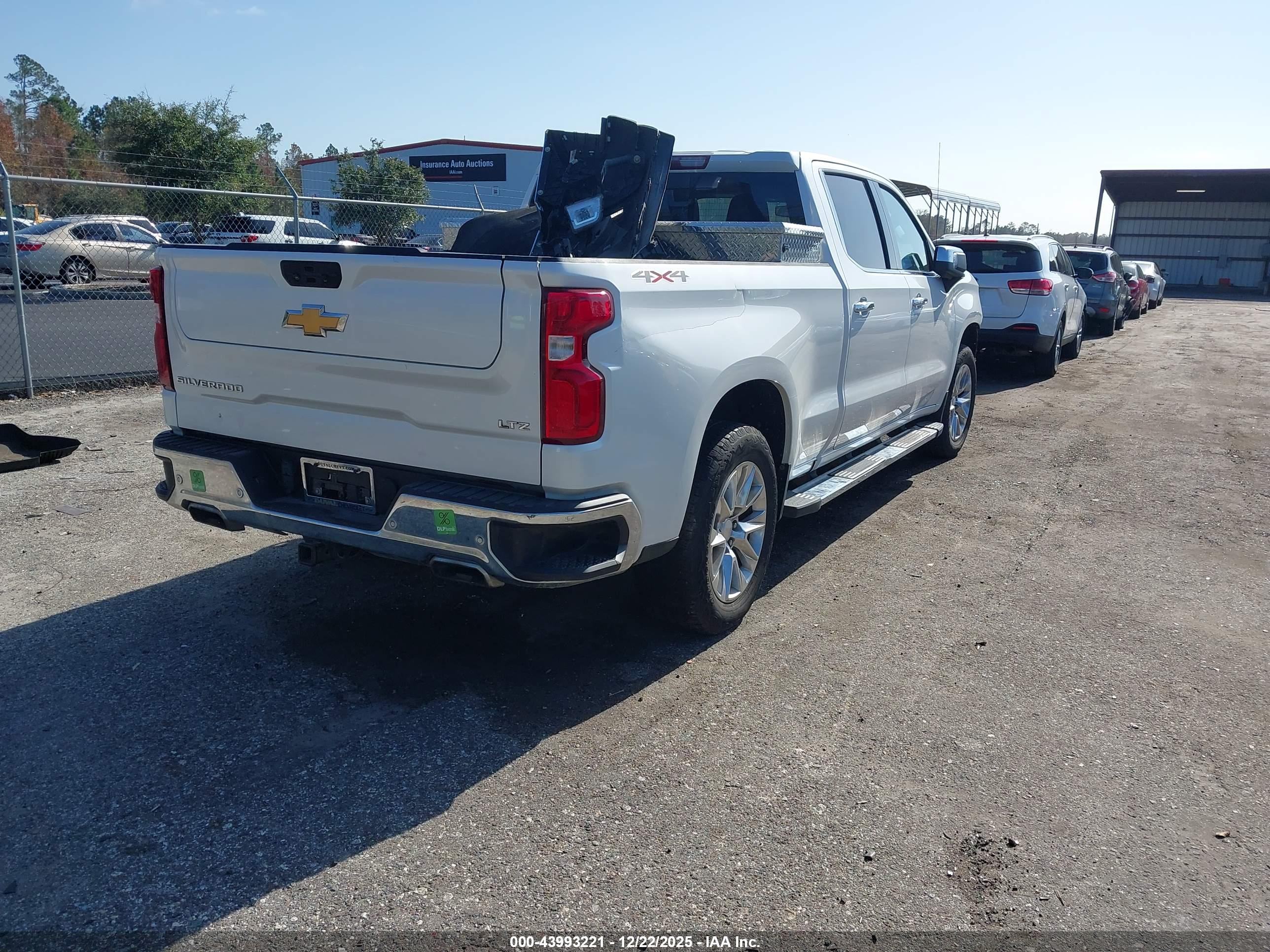 CHEVROLET SILVERADO image 4