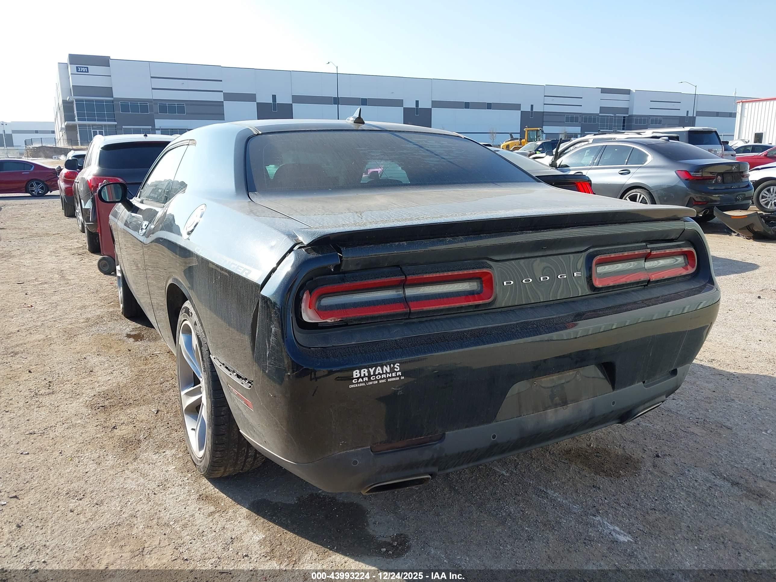 DODGE CHALLENGER image 3