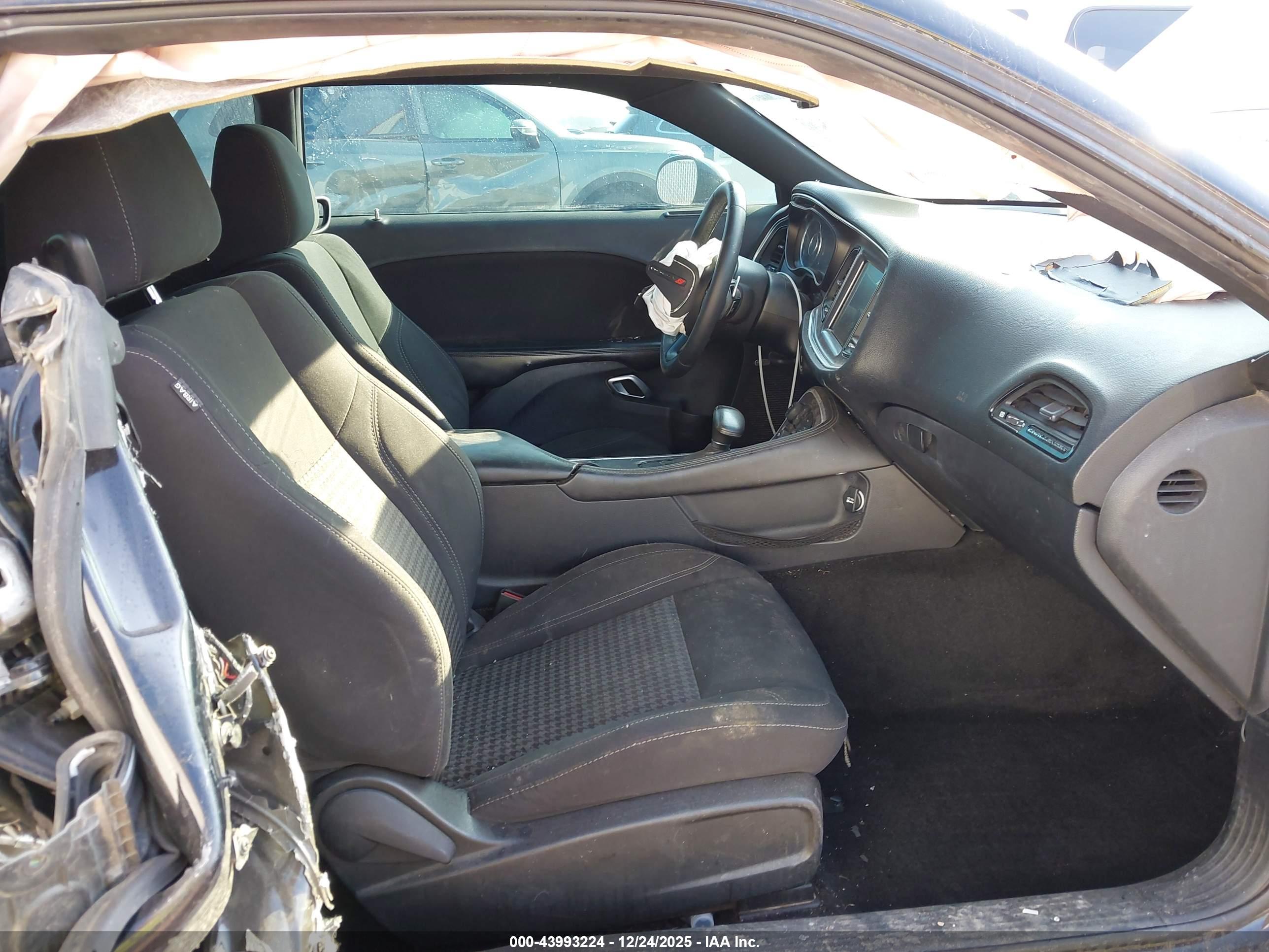 DODGE CHALLENGER image 5