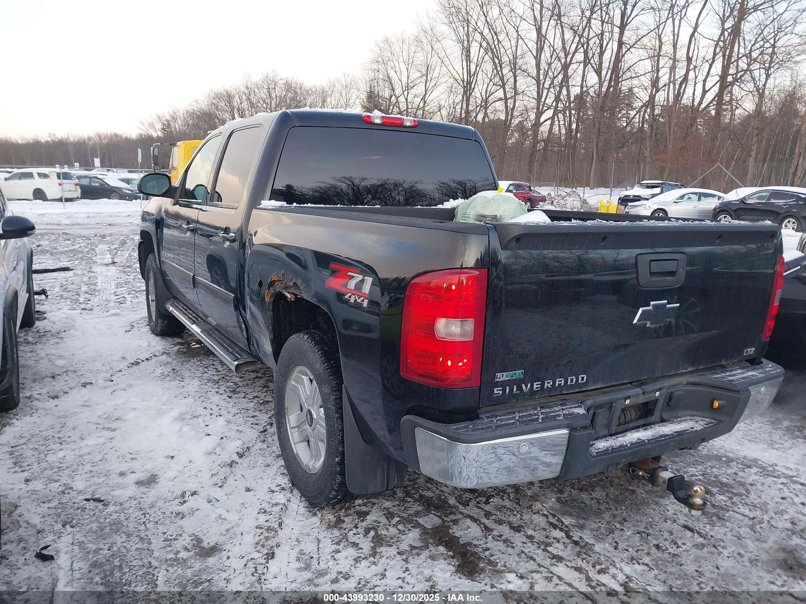 CHEVROLET SILVERADO image 3