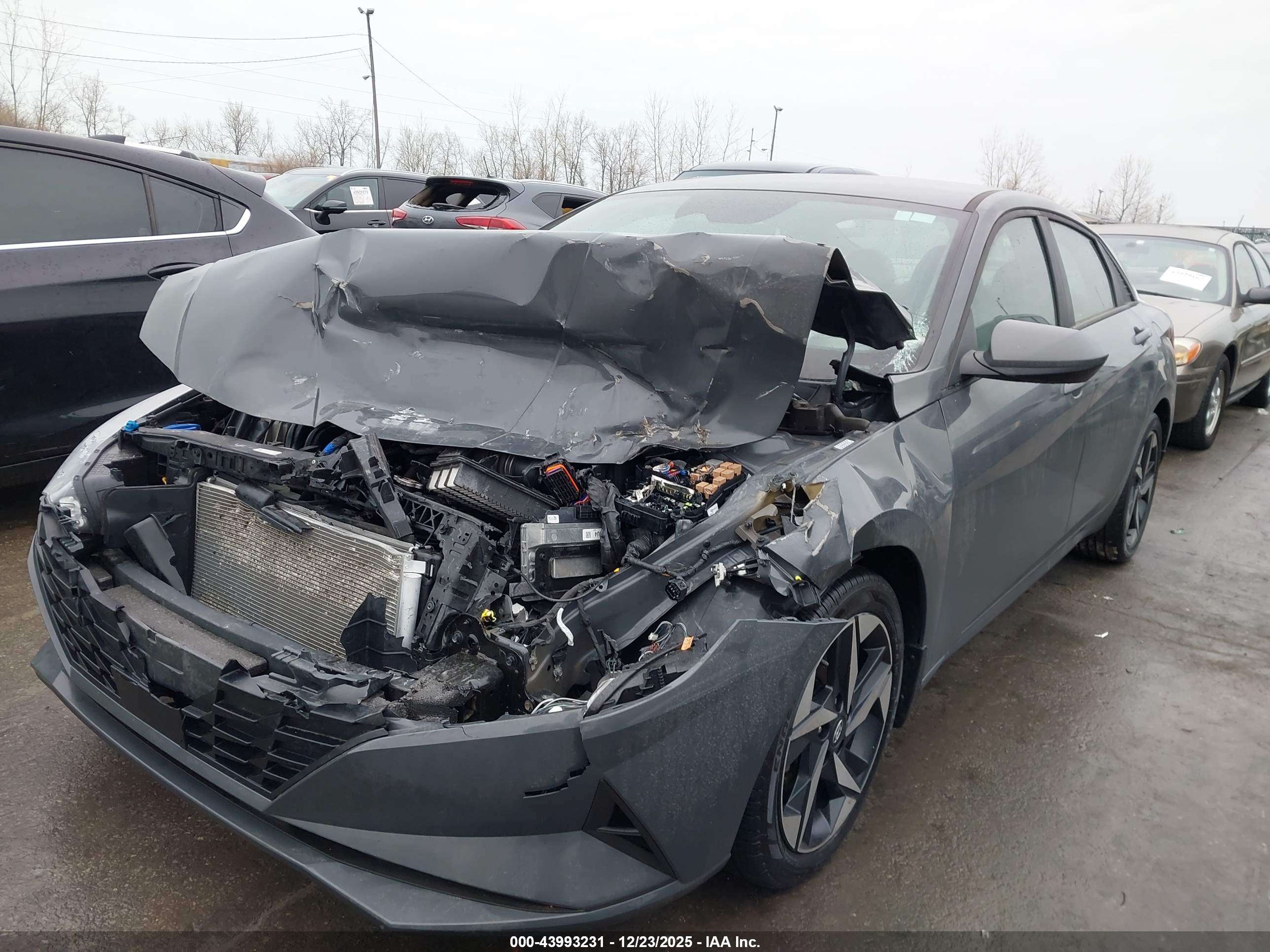 HYUNDAI ELANTRA image 2