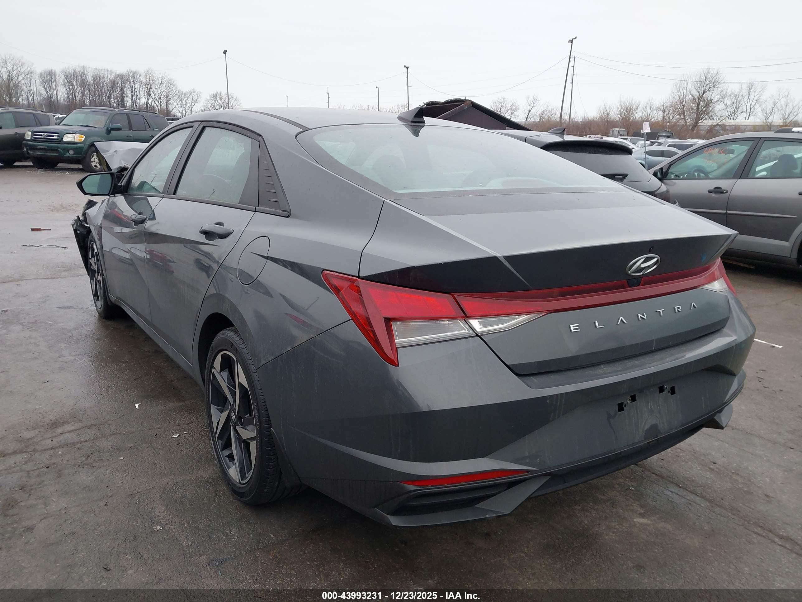 HYUNDAI ELANTRA image 3