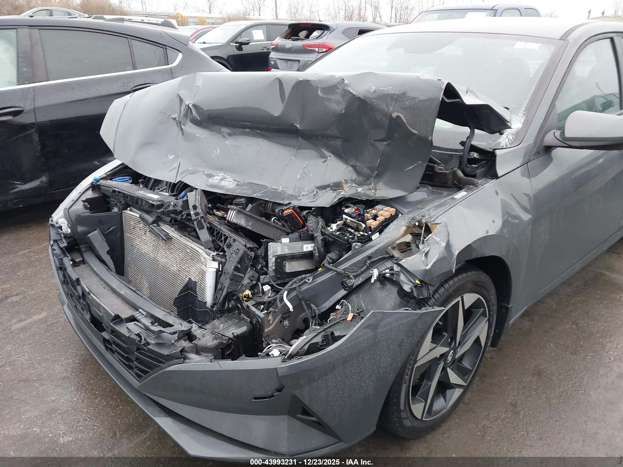 HYUNDAI ELANTRA image 6