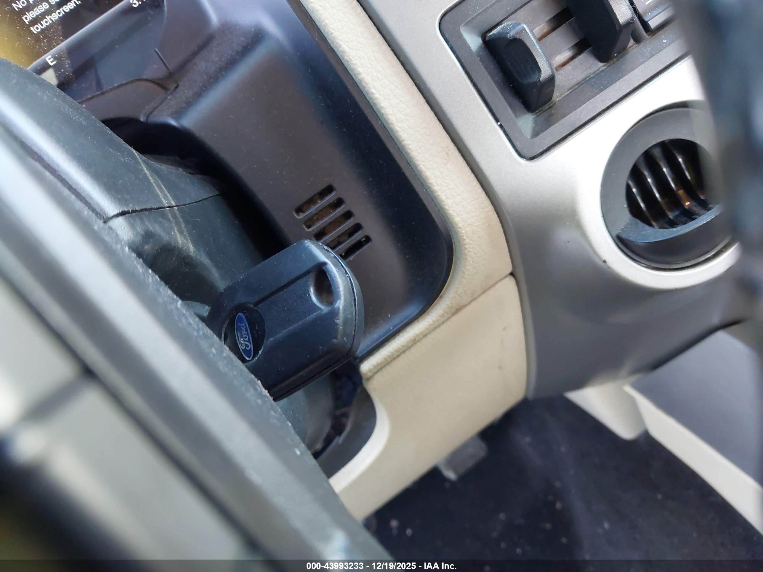 FORD EXPEDITION image 11