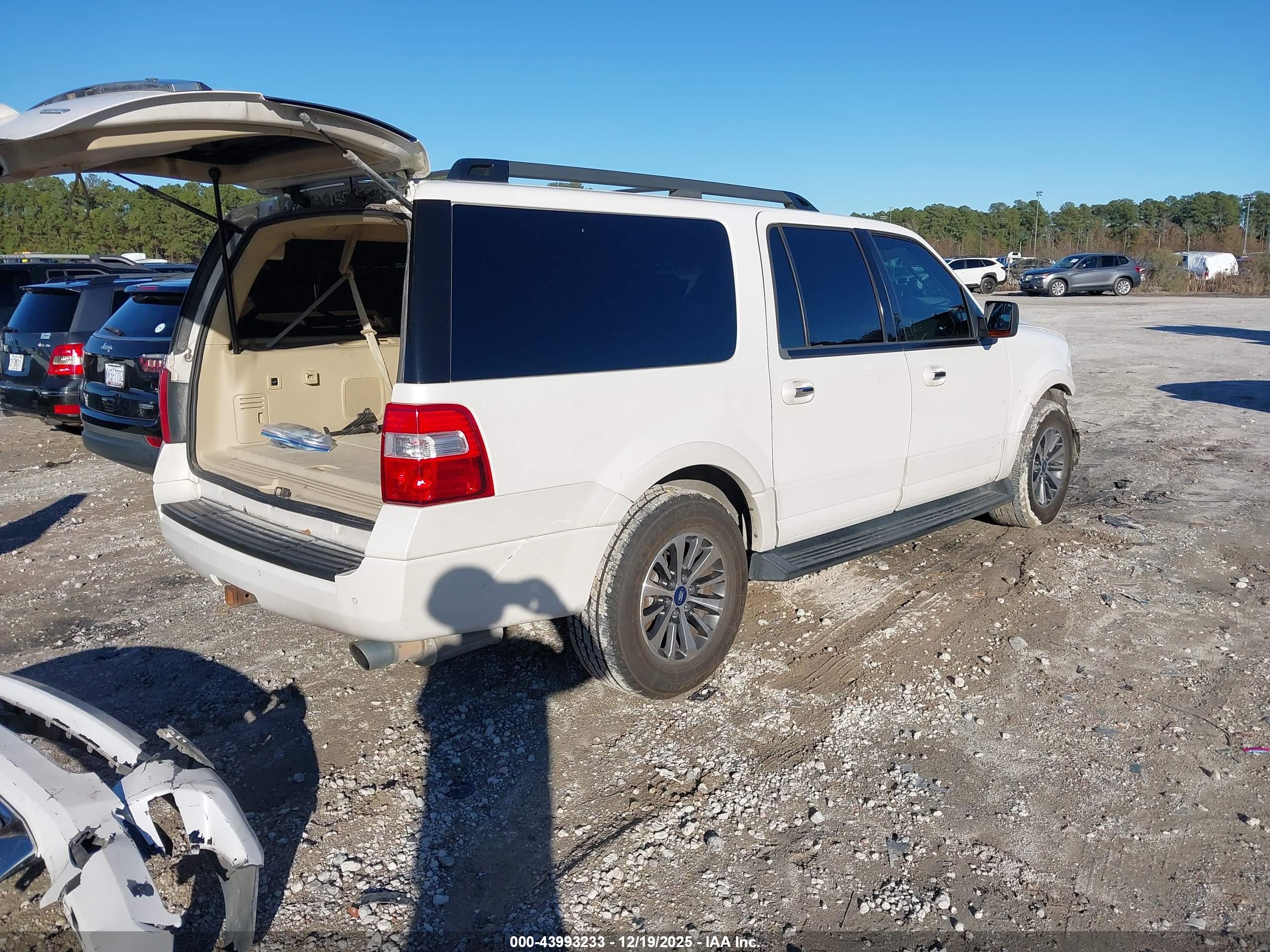 FORD EXPEDITION image 4