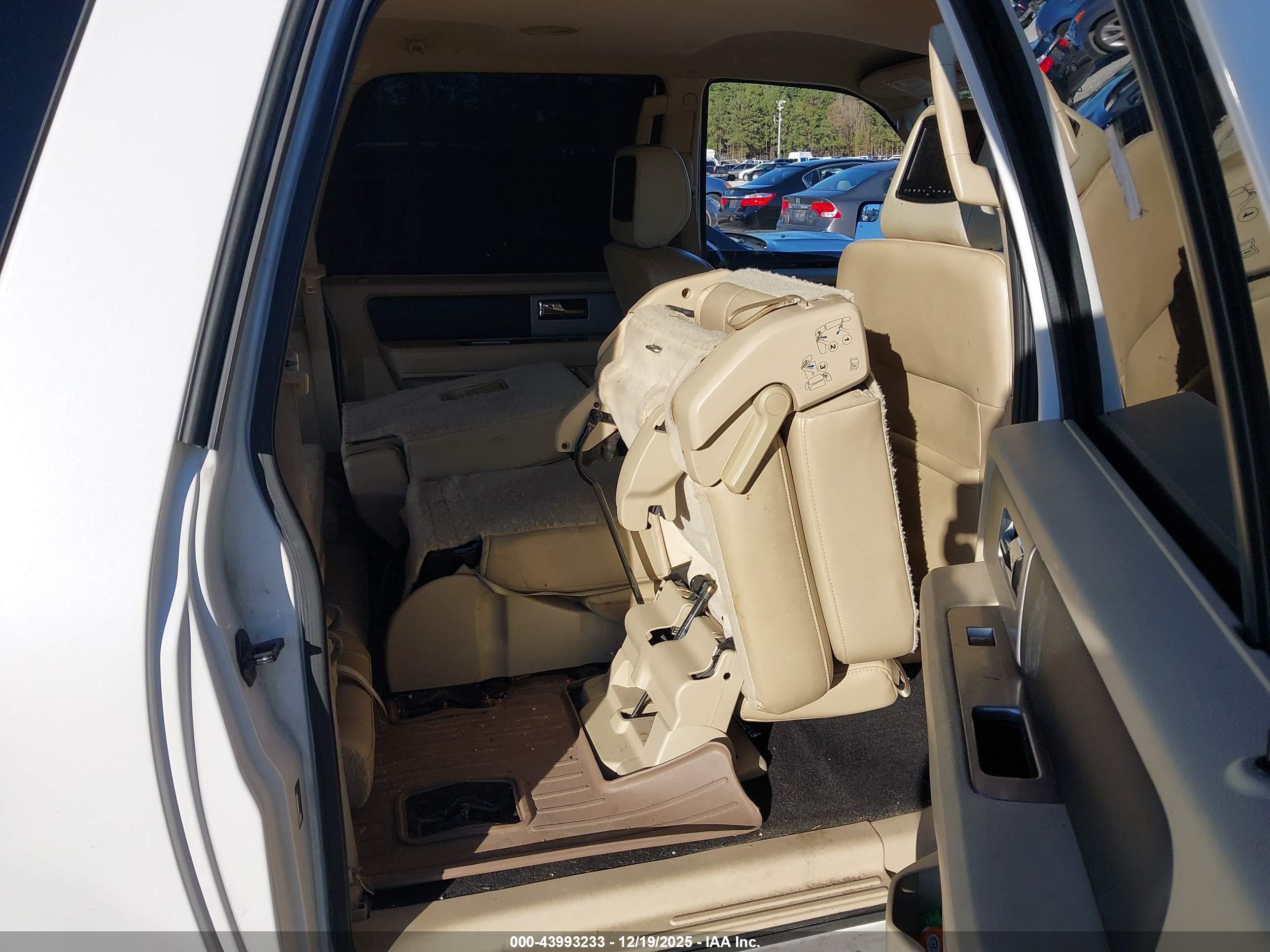 FORD EXPEDITION image 8