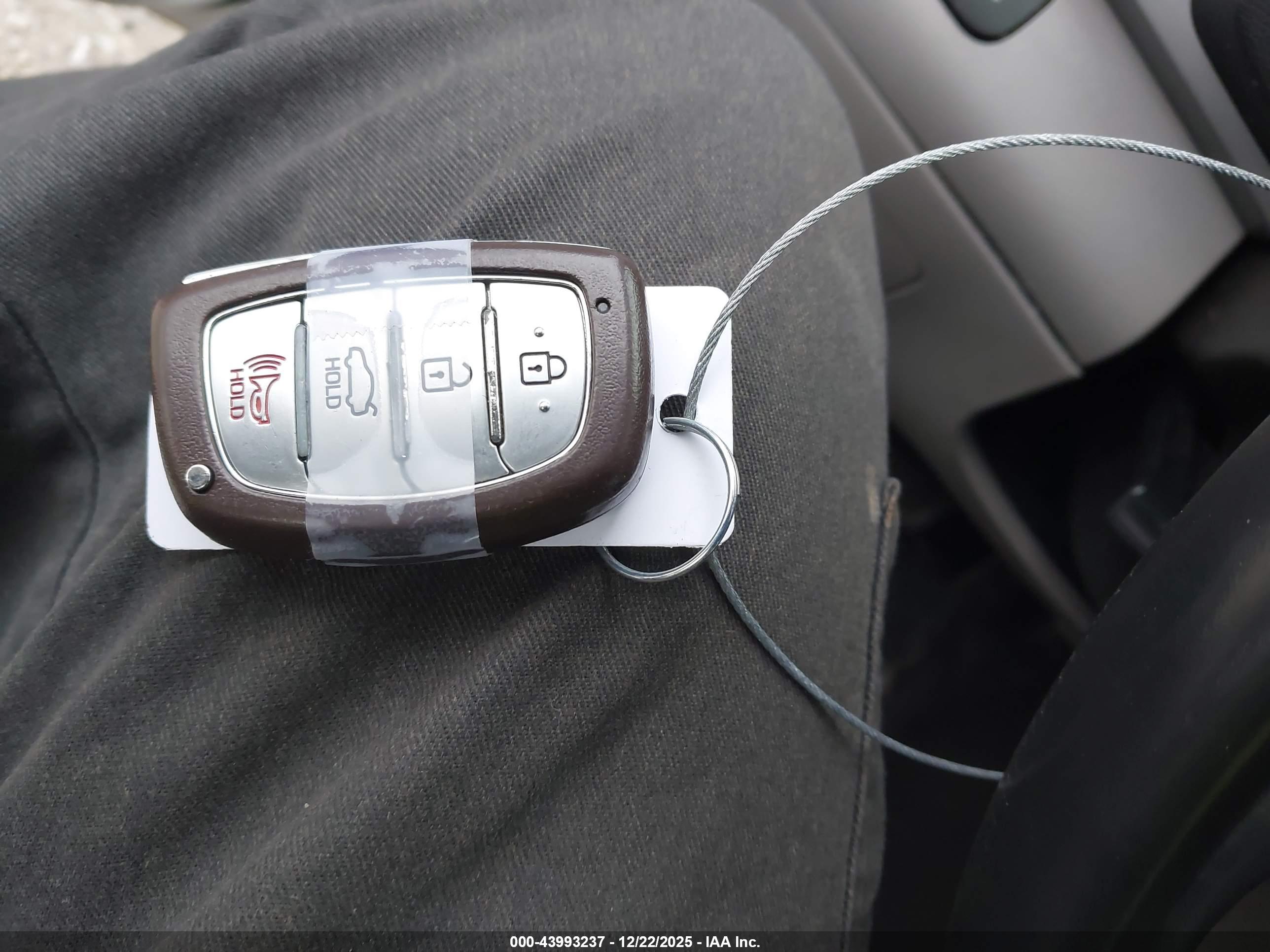 HYUNDAI ELANTRA image 11