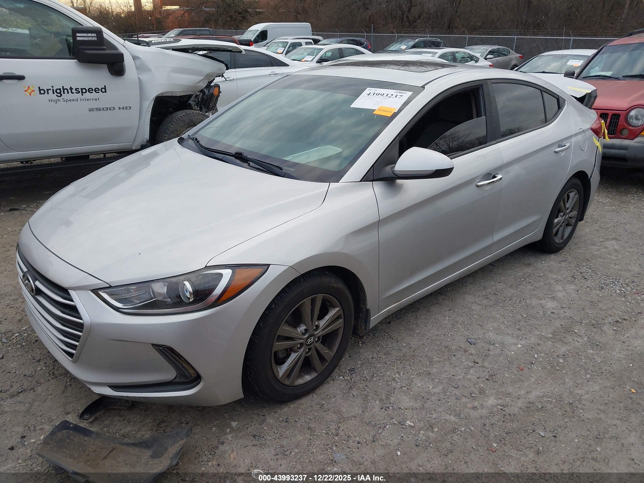 HYUNDAI ELANTRA image 2