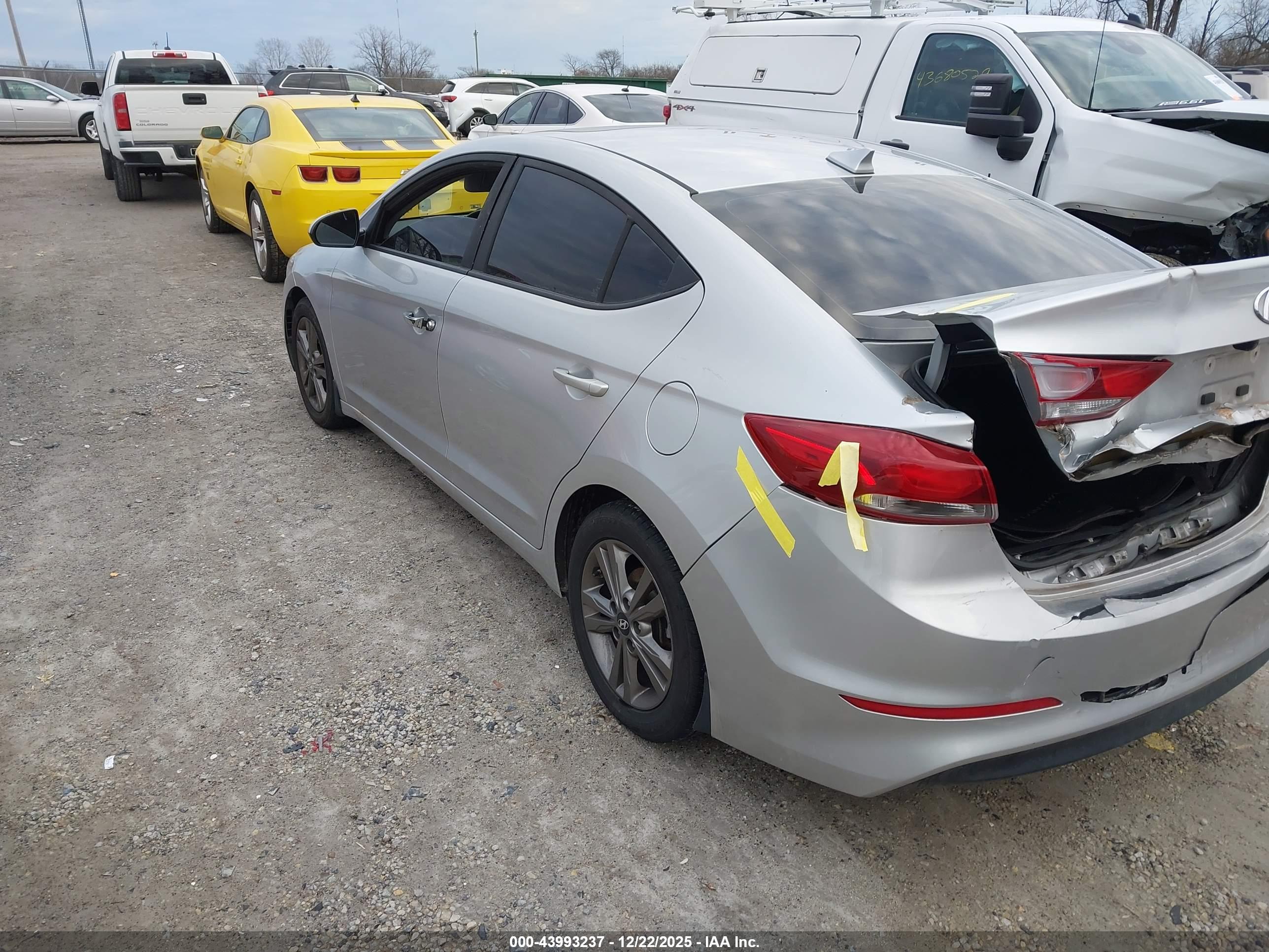 HYUNDAI ELANTRA image 3