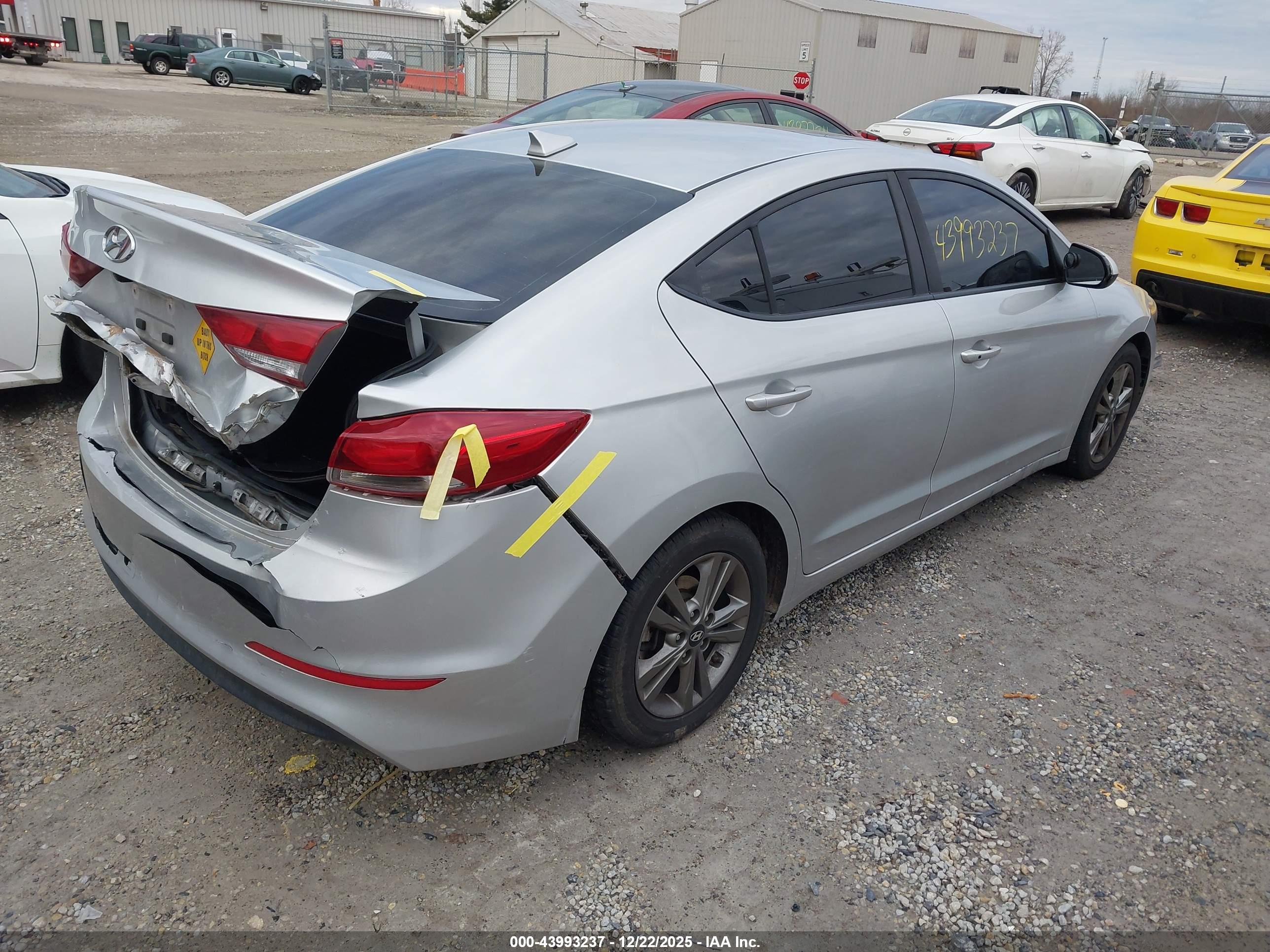 HYUNDAI ELANTRA image 4