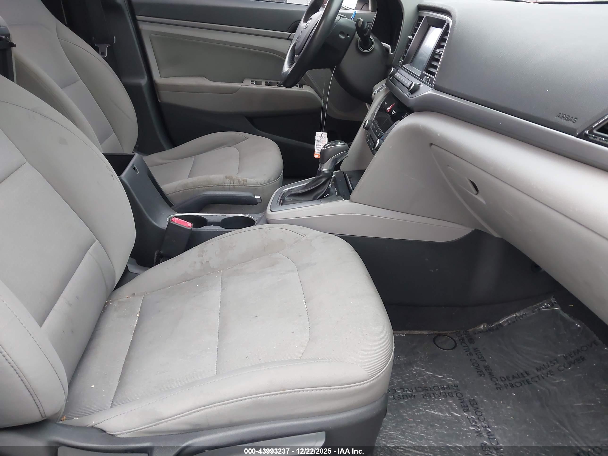 HYUNDAI ELANTRA image 5