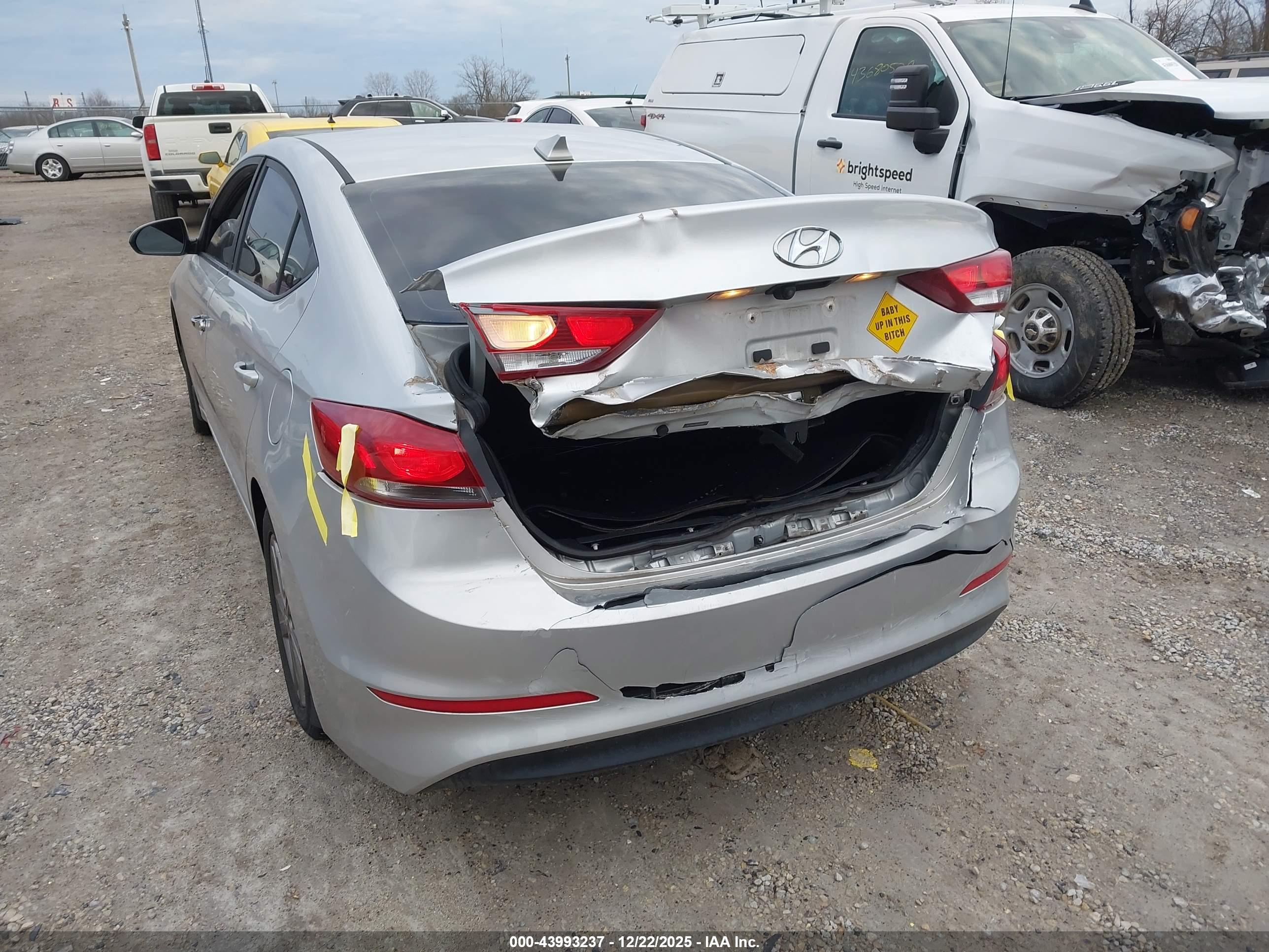 HYUNDAI ELANTRA image 6