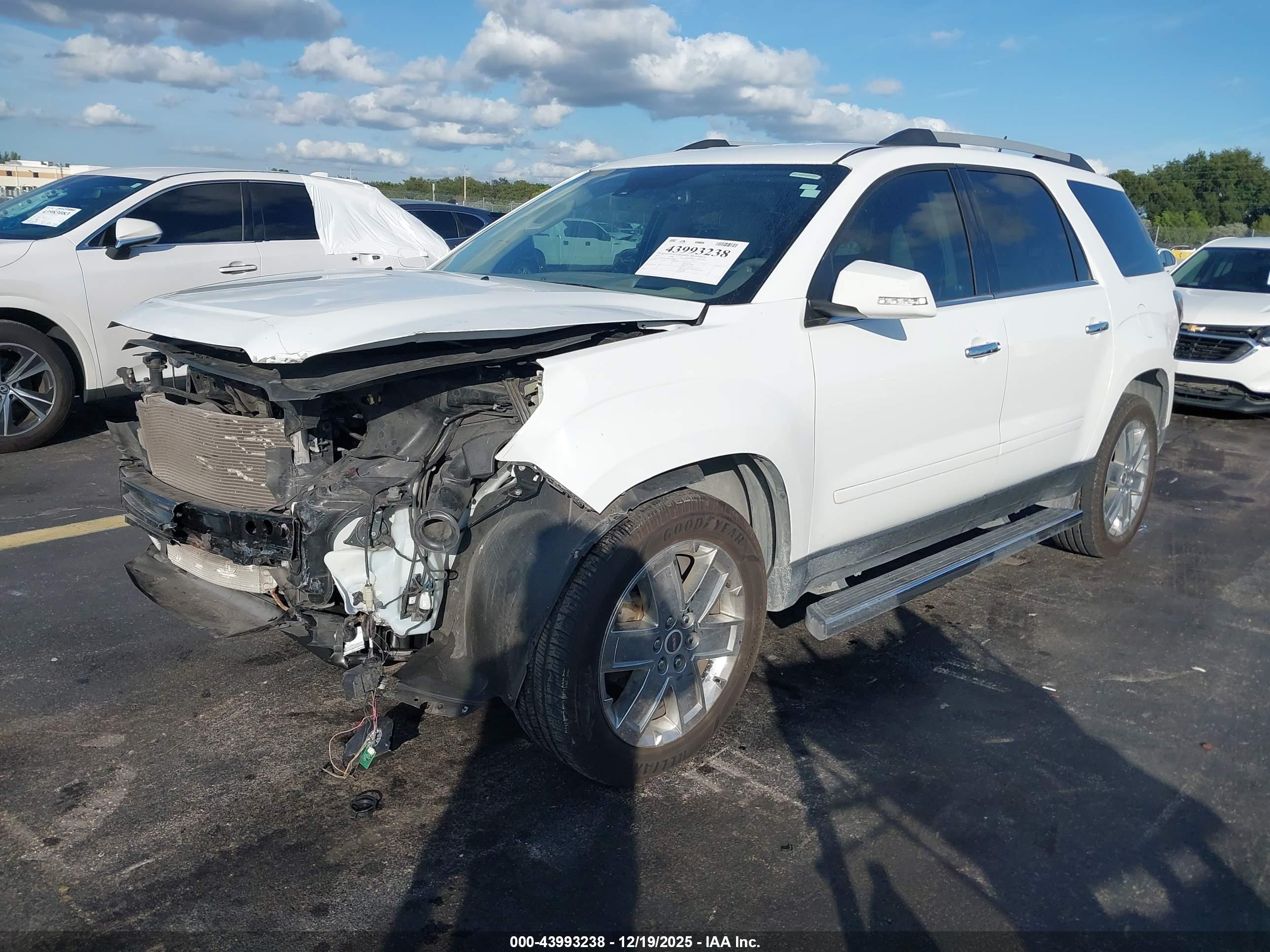 GMC ACADIA image 2